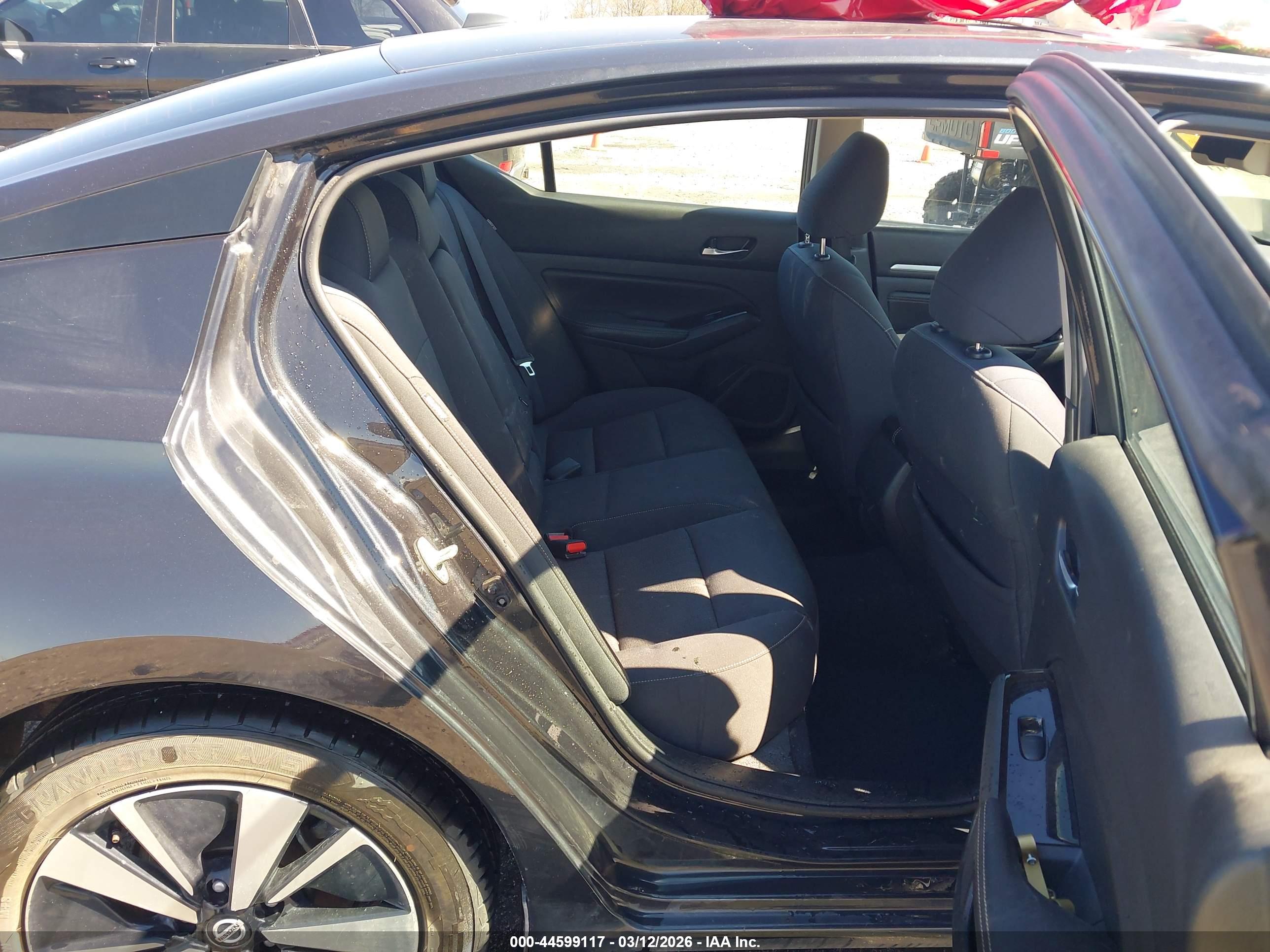 NISSAN ALTIMA image 8