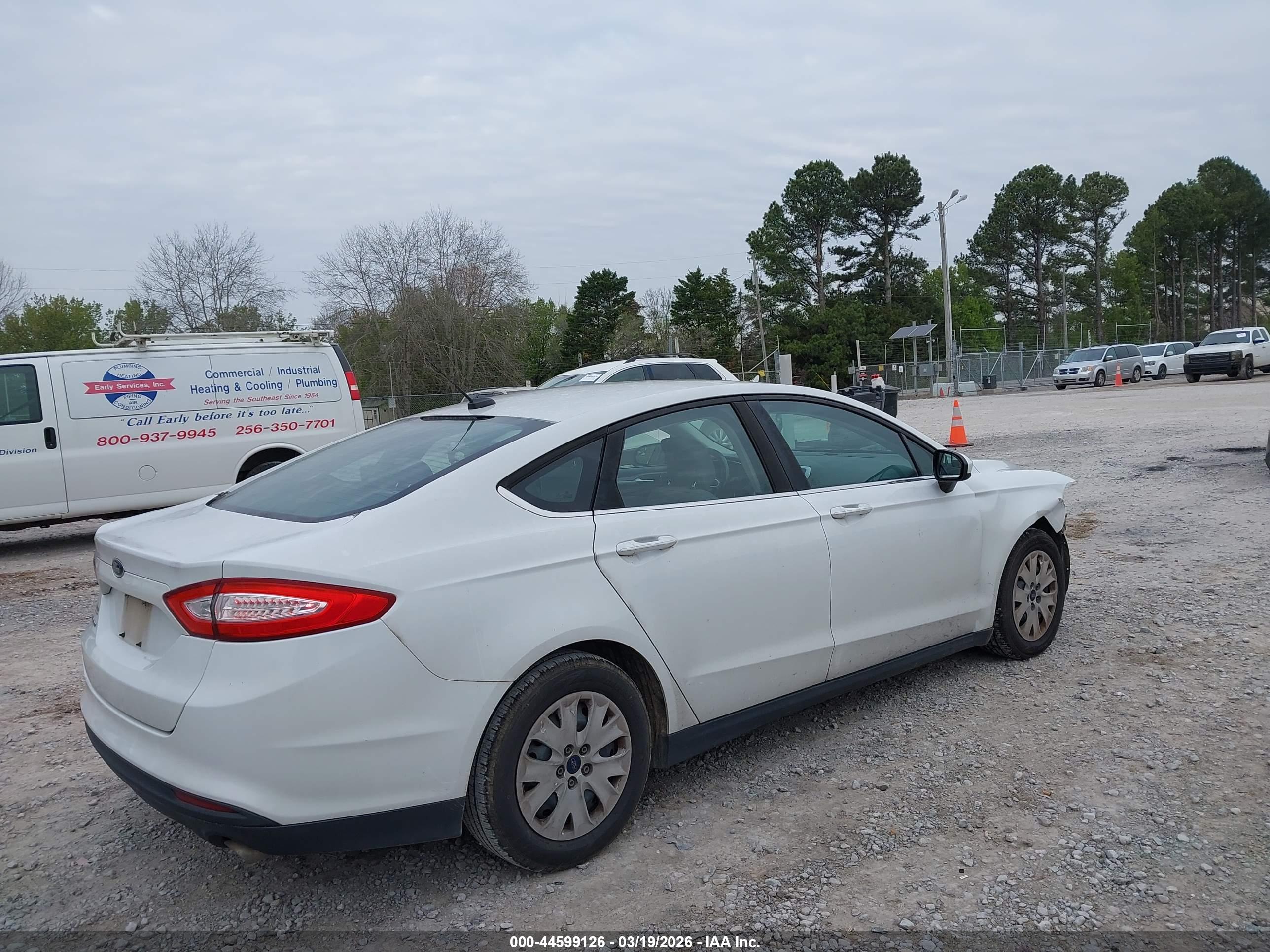 FORD FUSION image 4