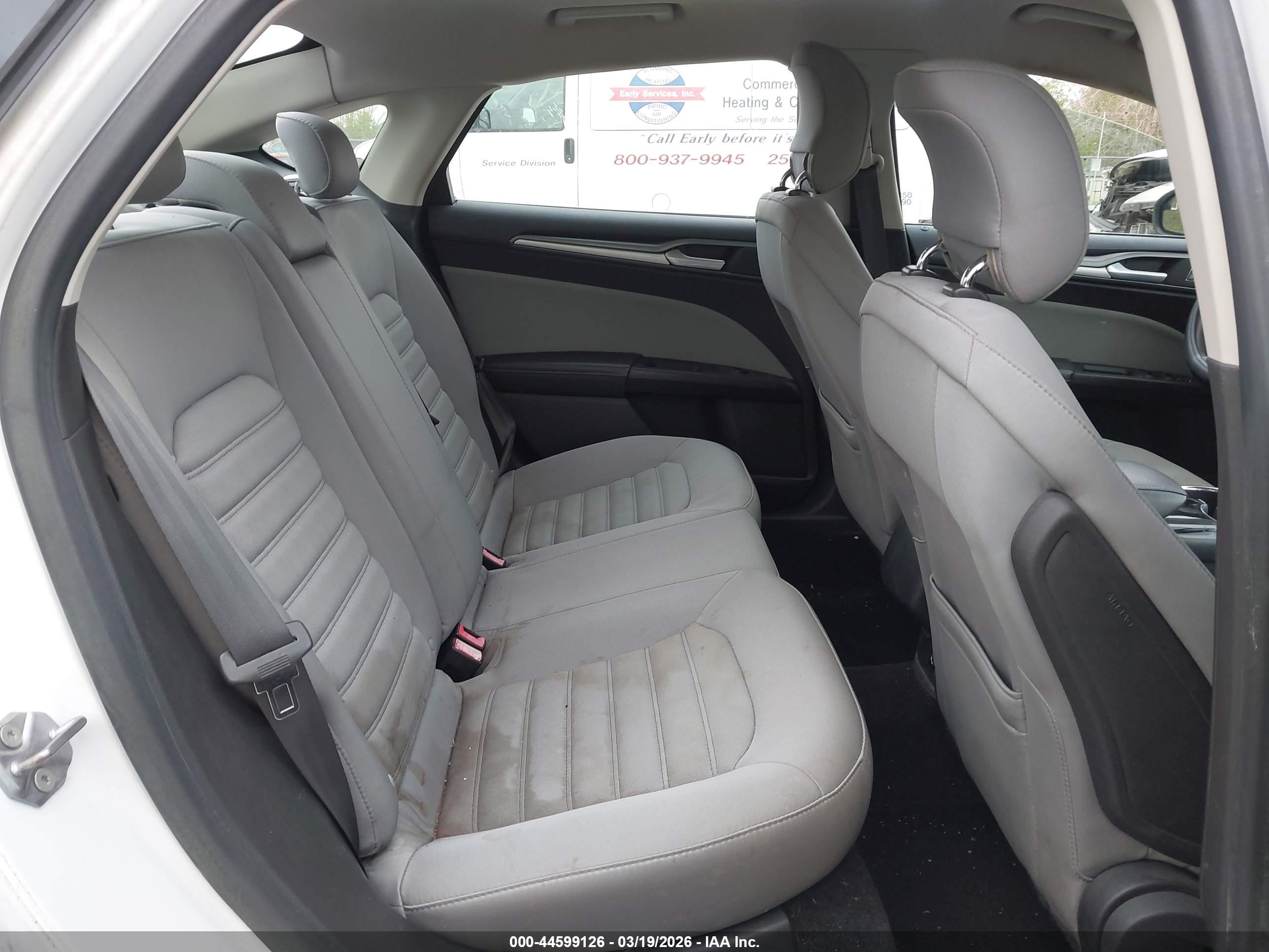 FORD FUSION image 8