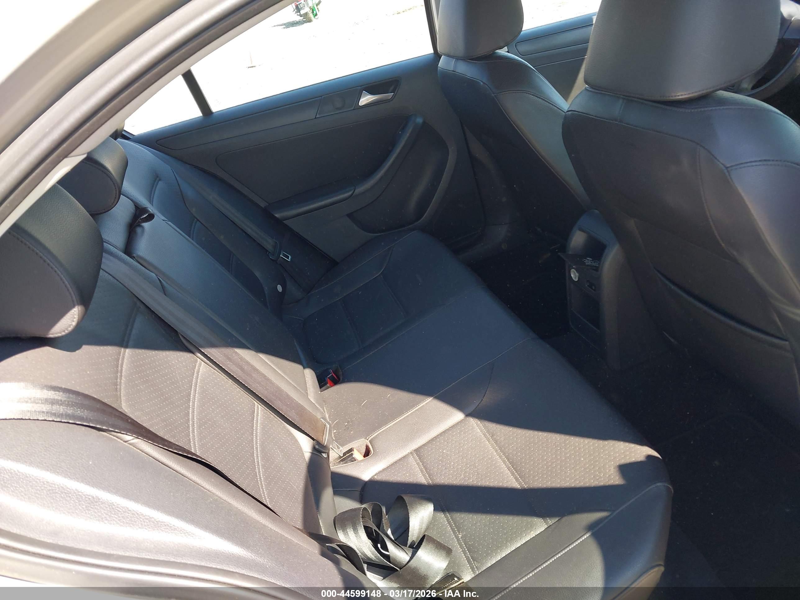 VOLKSWAGEN JETTA image 8