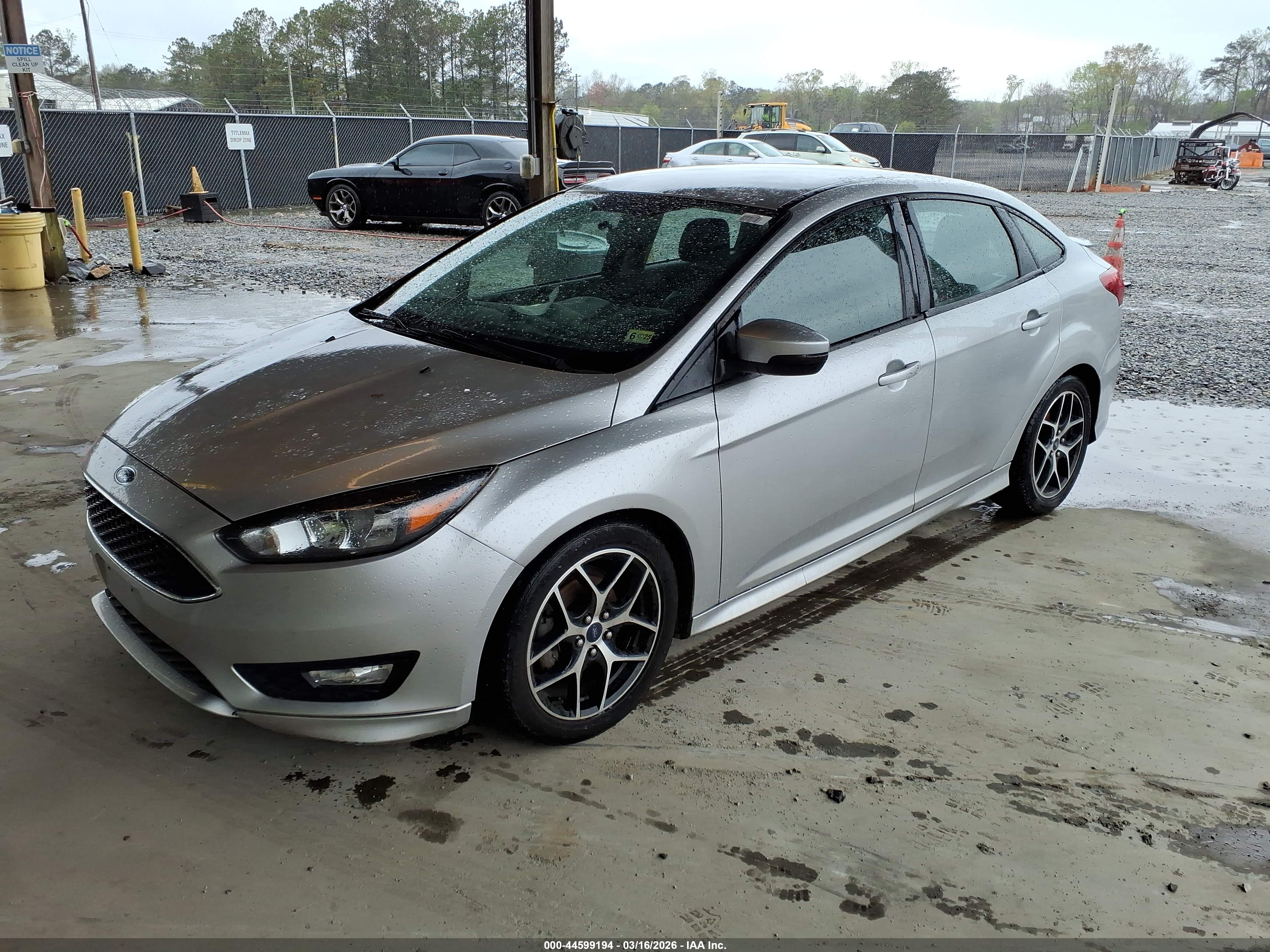 FORD FOCUS image 2