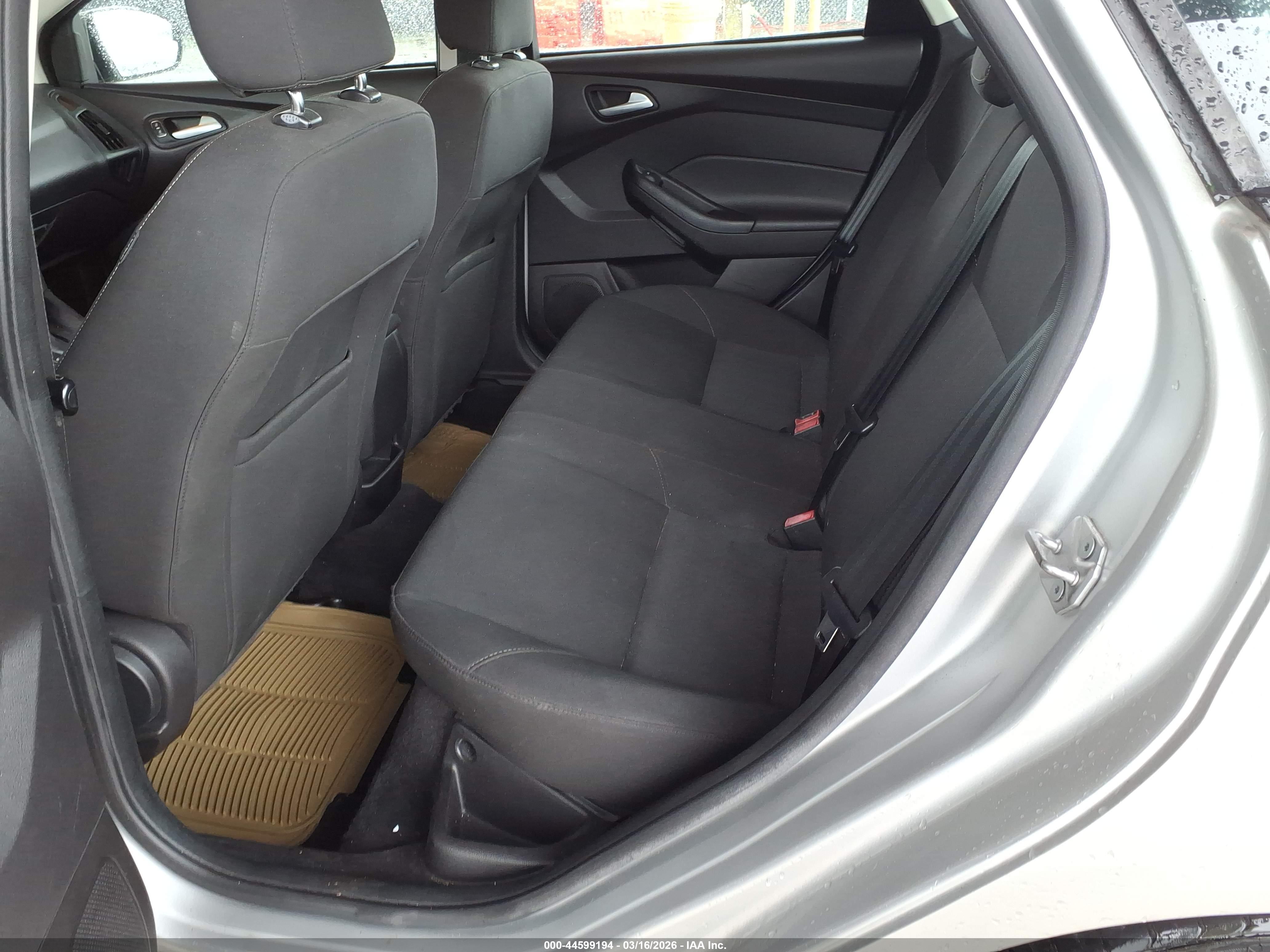 FORD FOCUS image 8
