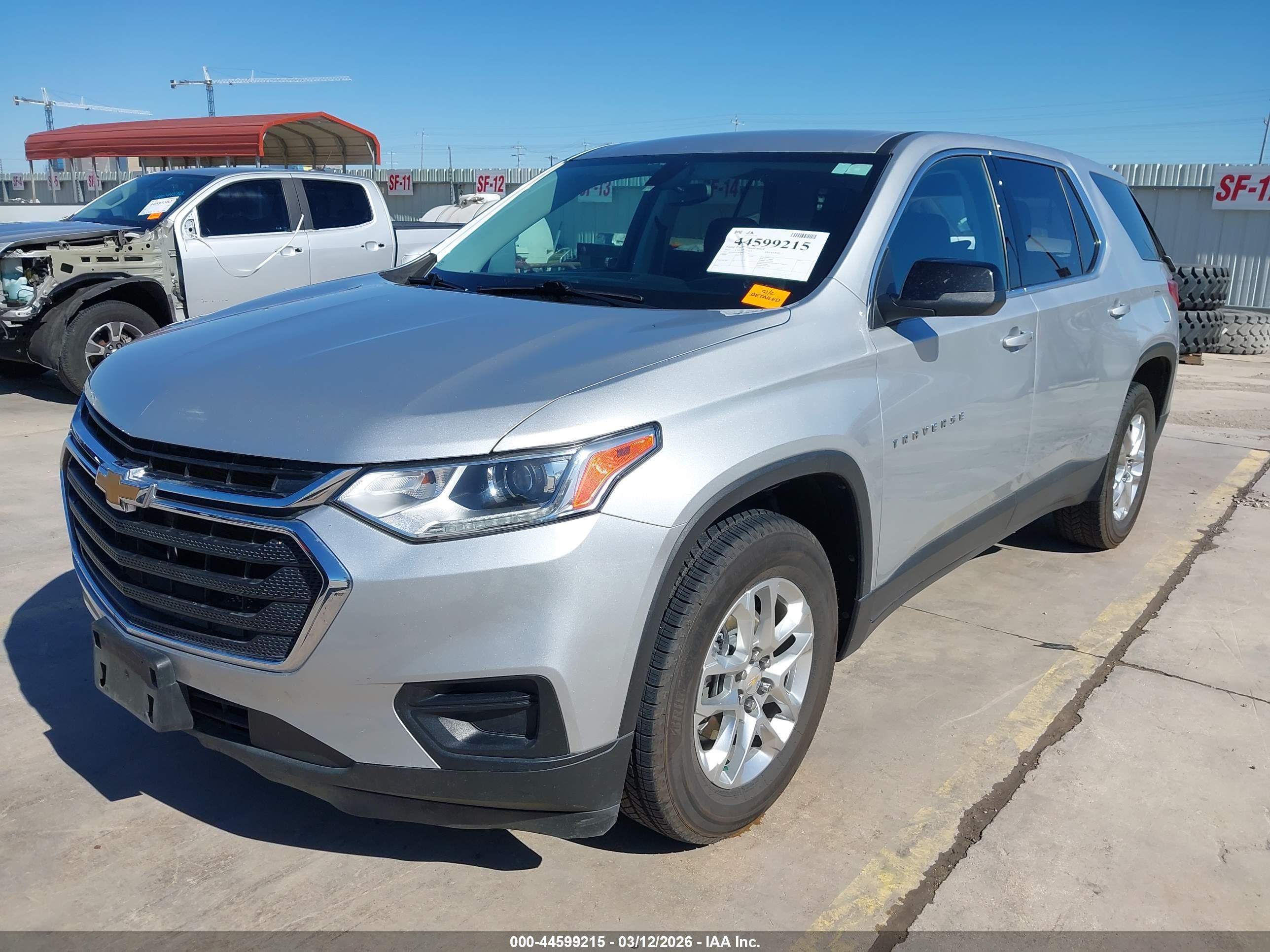 CHEVROLET TRAVERSE image 2