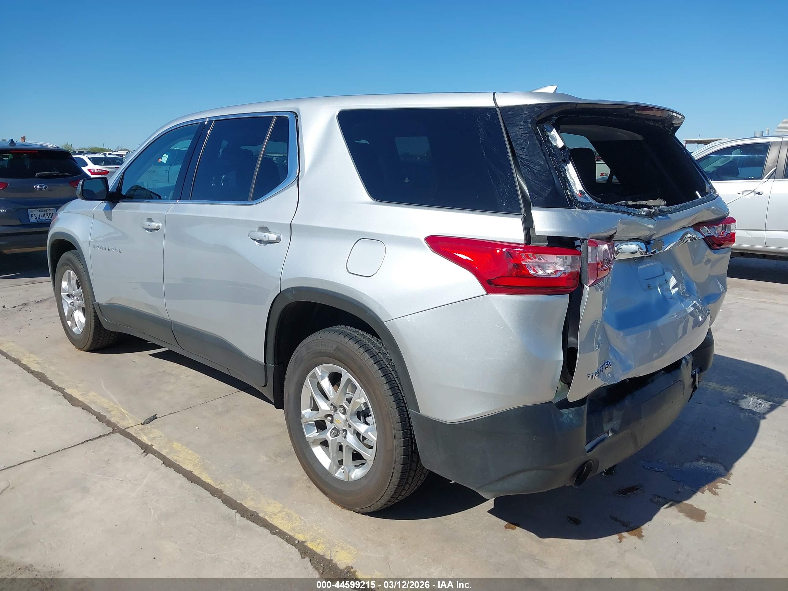 CHEVROLET TRAVERSE image 3
