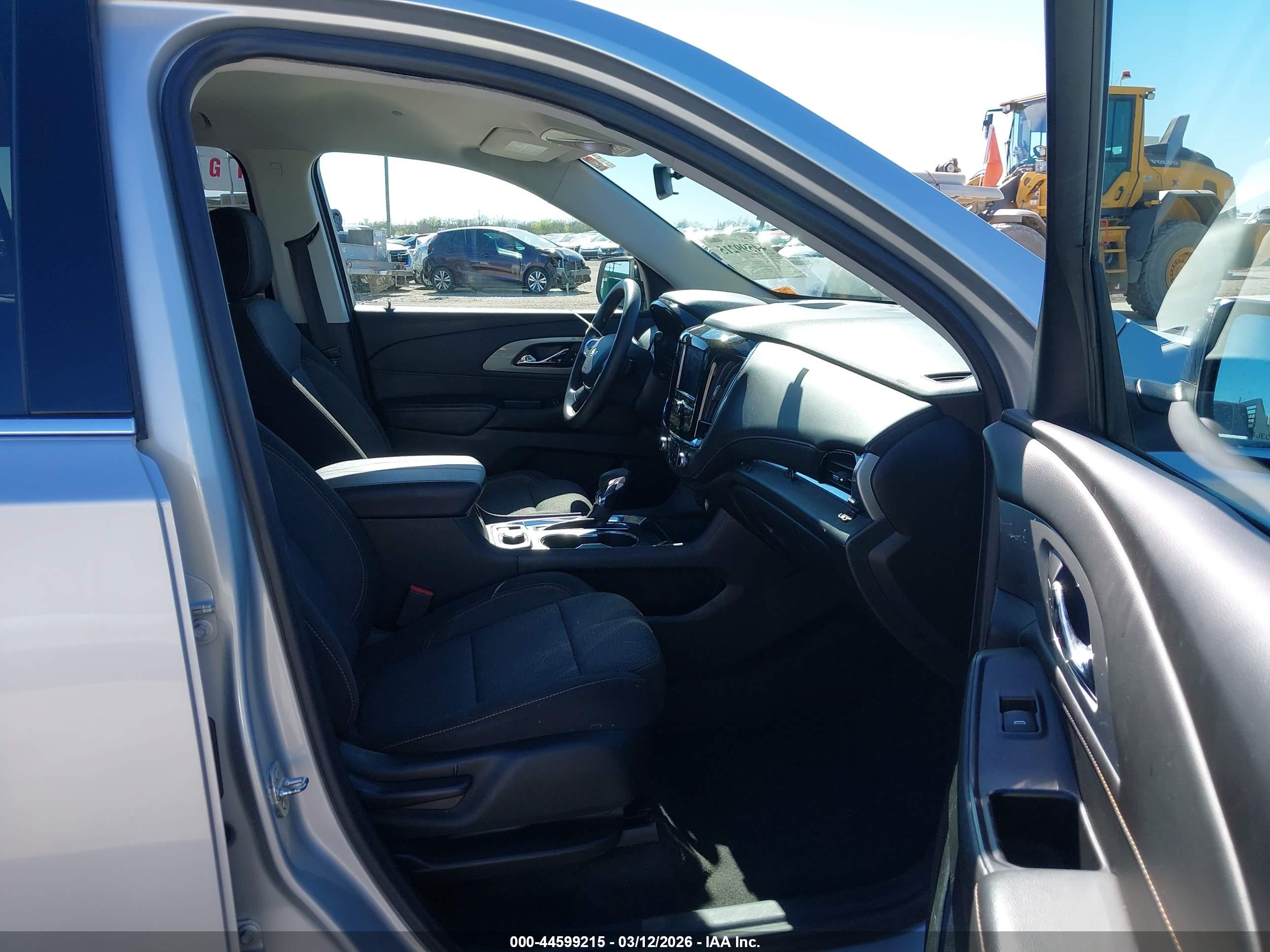 CHEVROLET TRAVERSE image 5