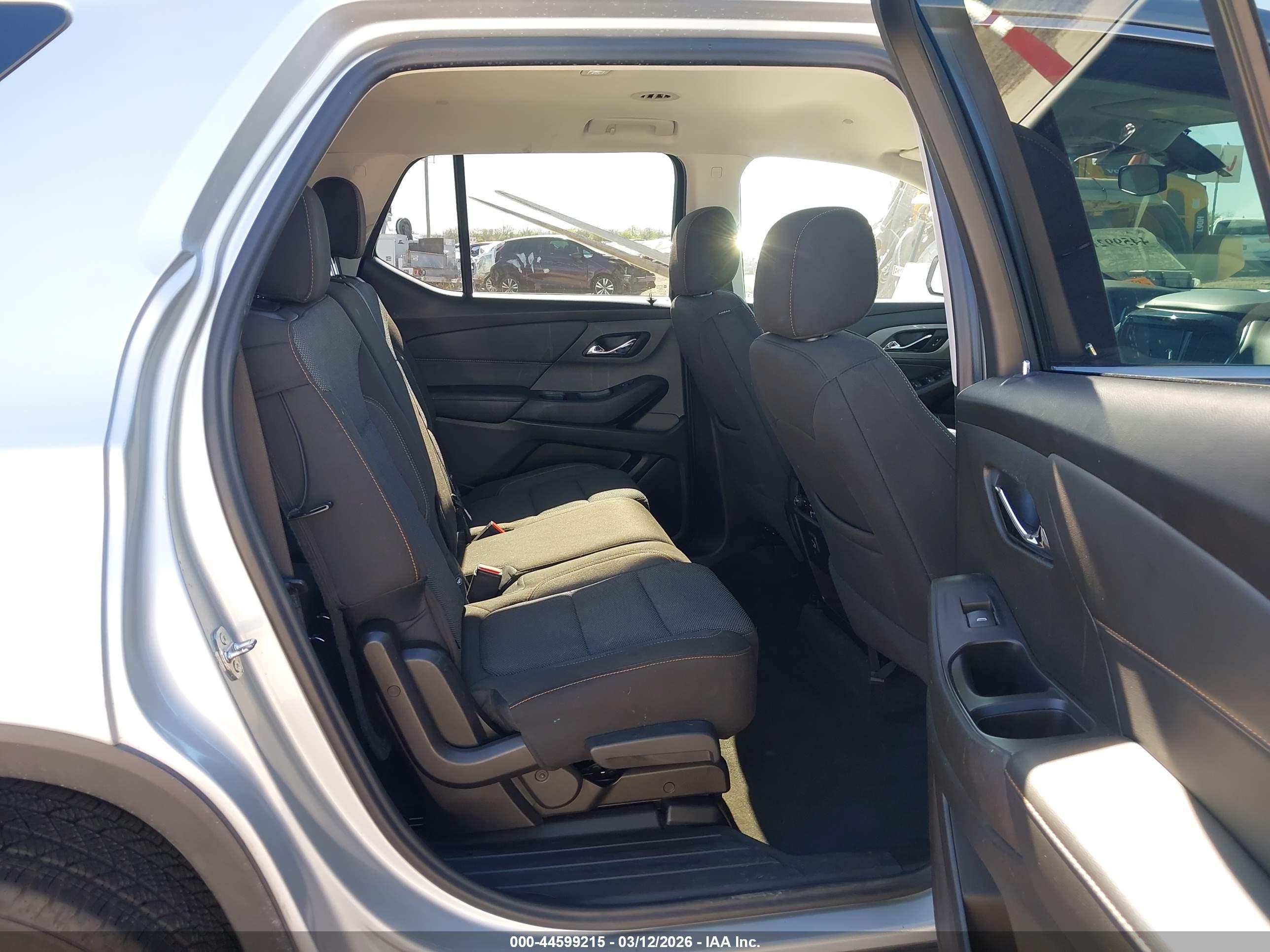 CHEVROLET TRAVERSE image 8