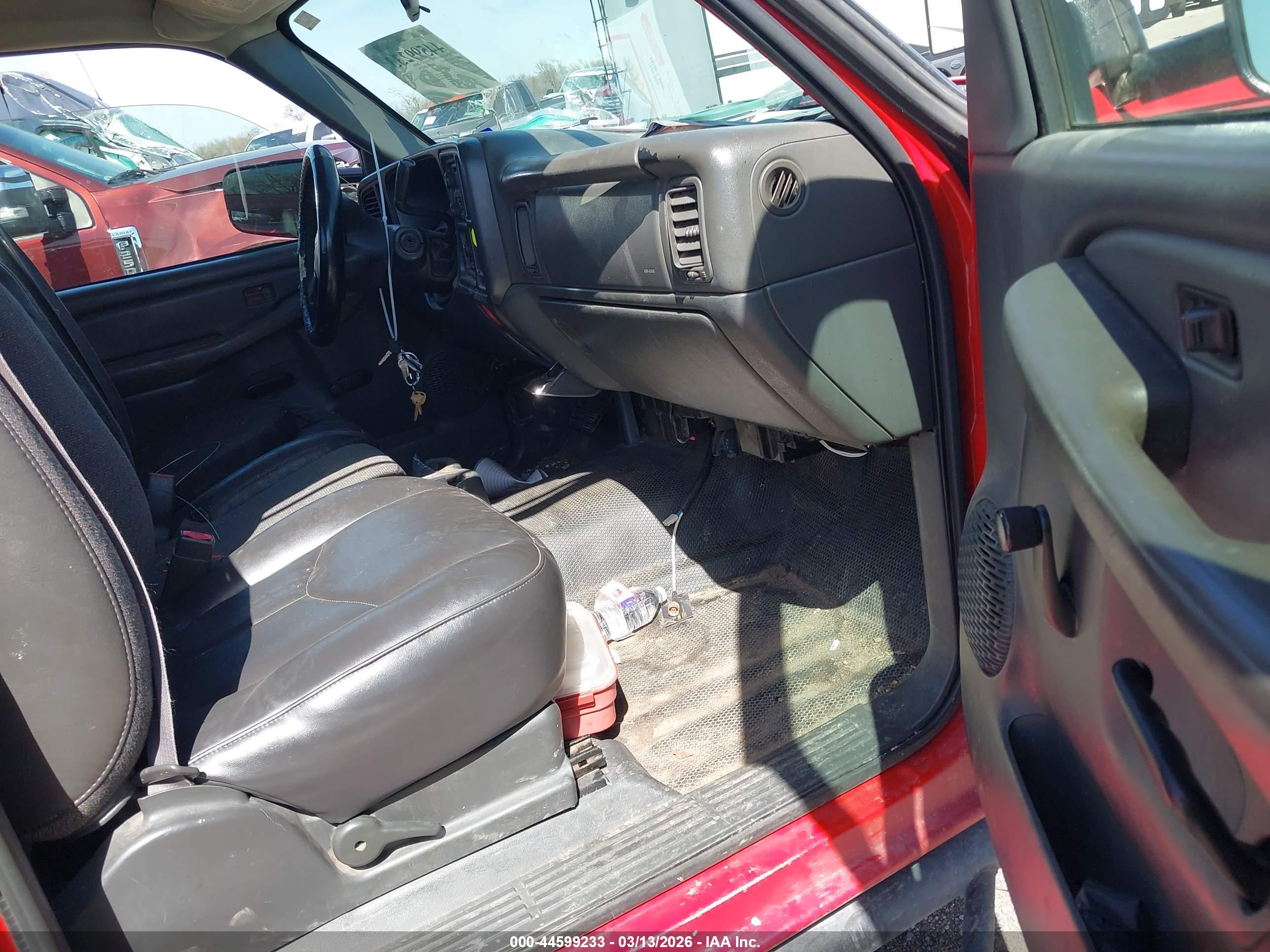 CHEVROLET SILVERADO image 5