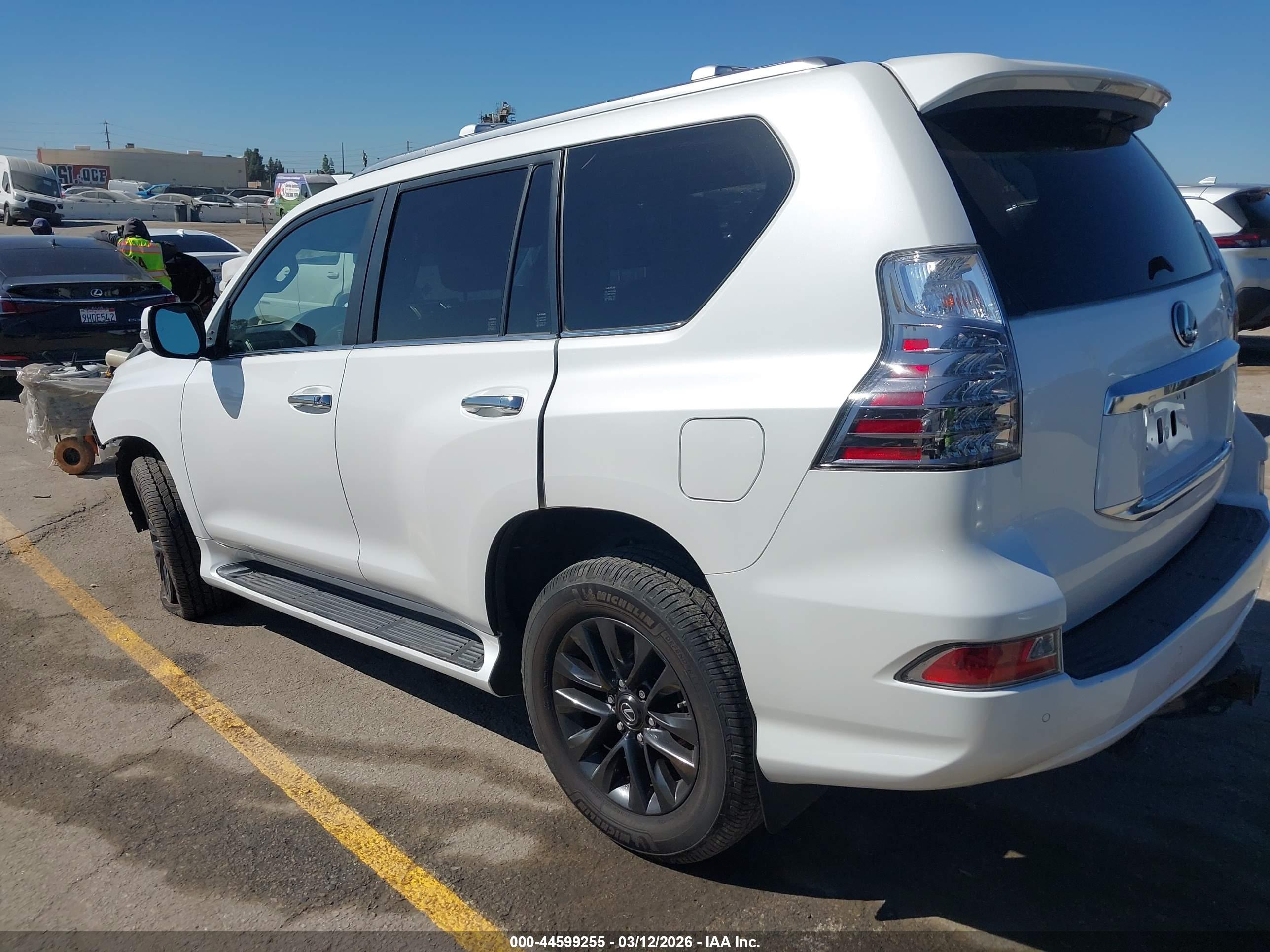 LEXUS GX image 3