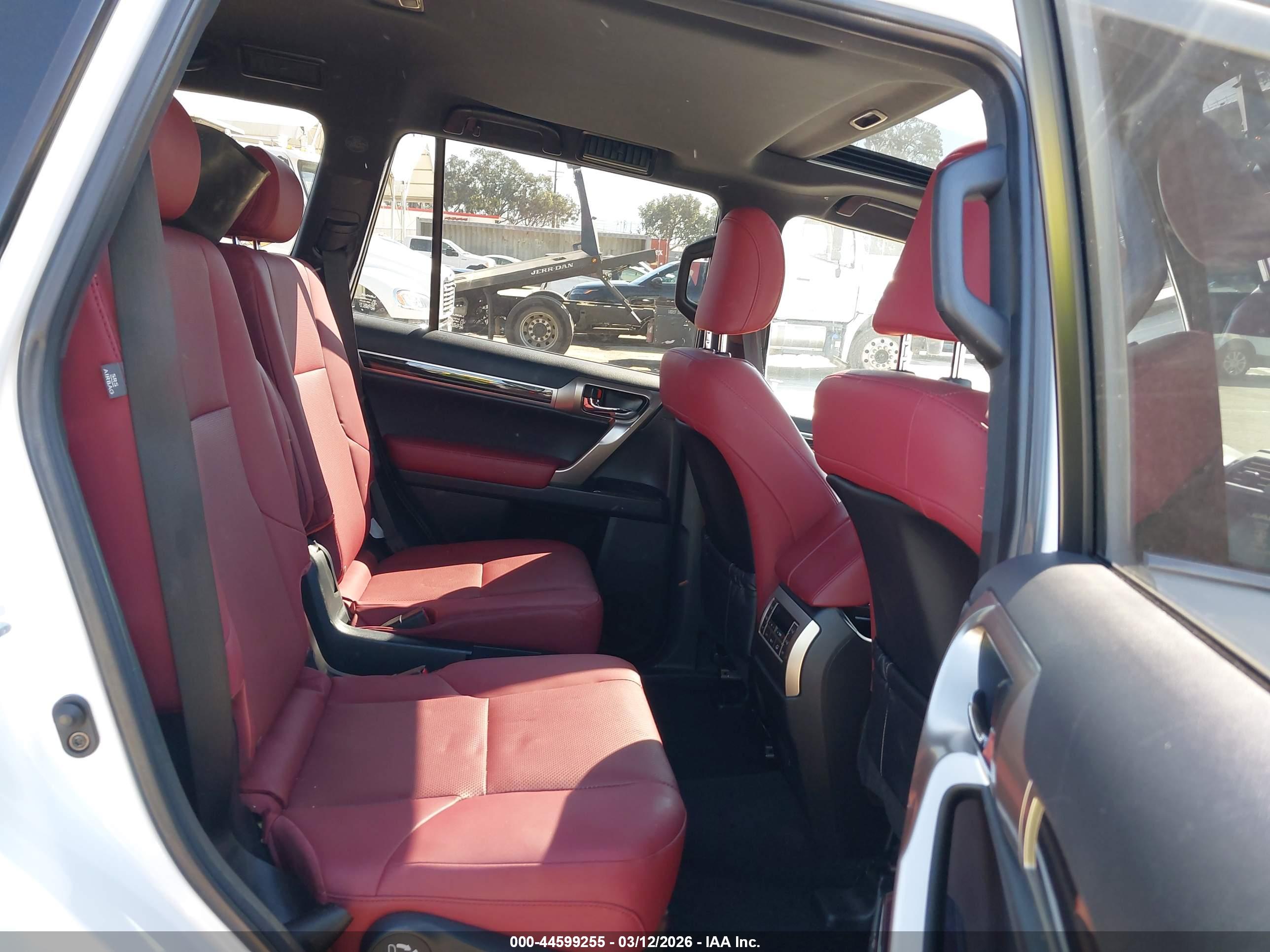 LEXUS GX image 8