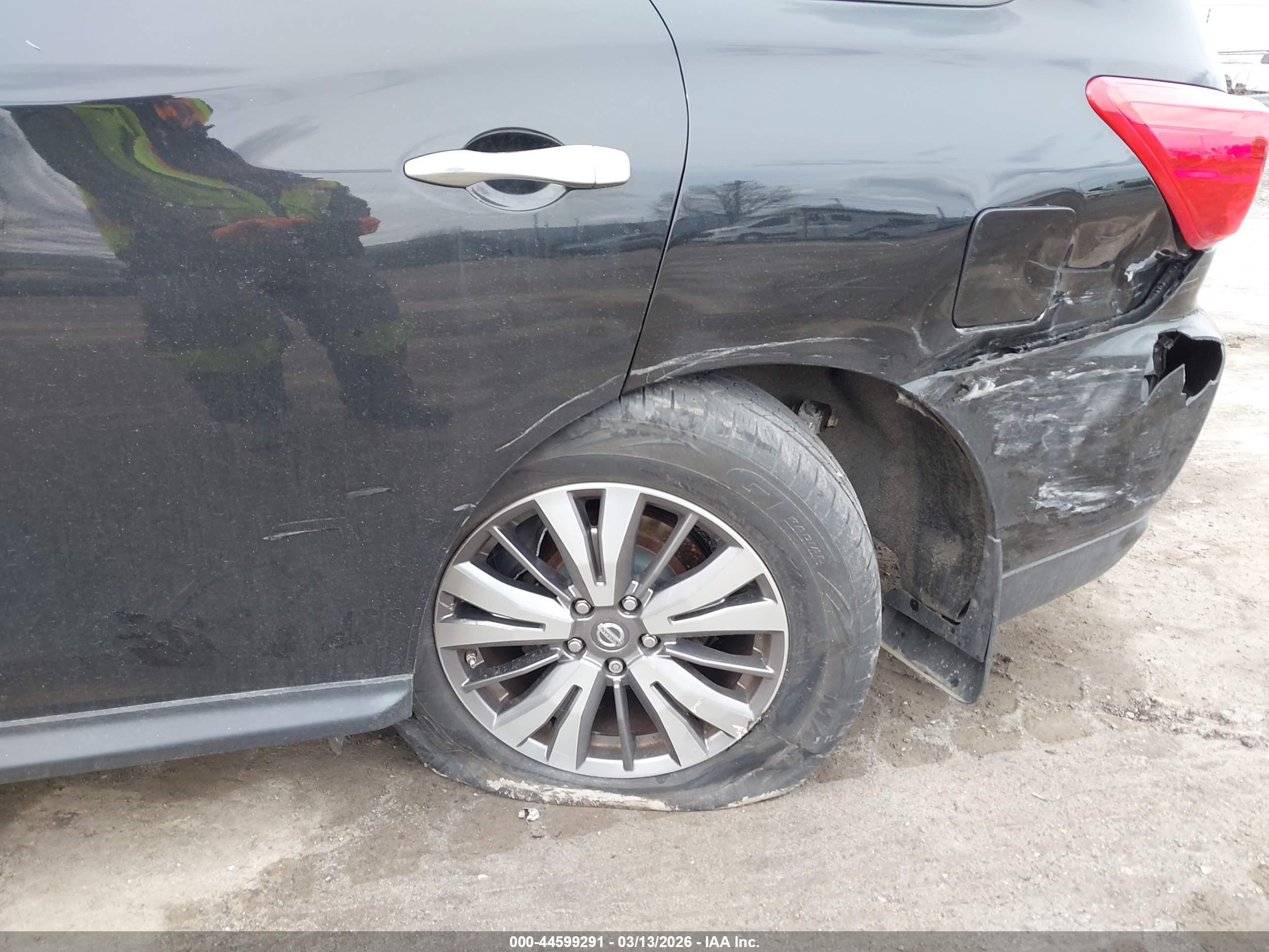 NISSAN PATHFINDER image 6