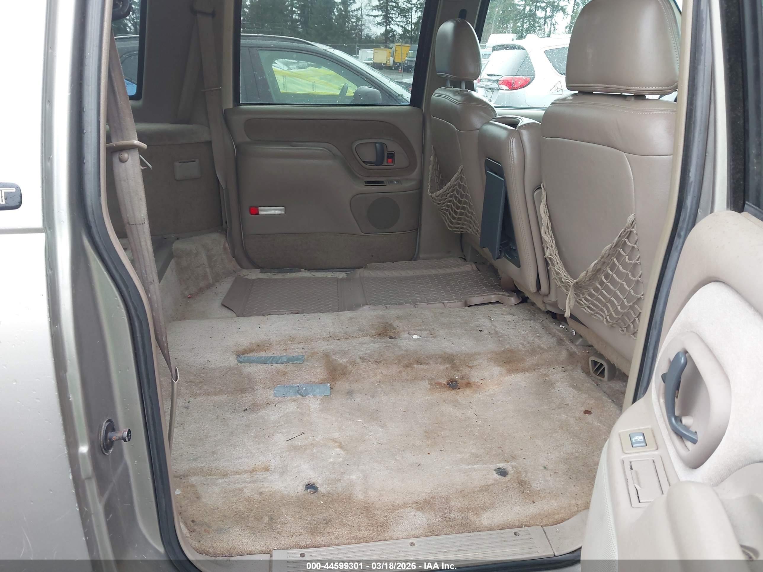 CHEVROLET SUBURBAN image 8