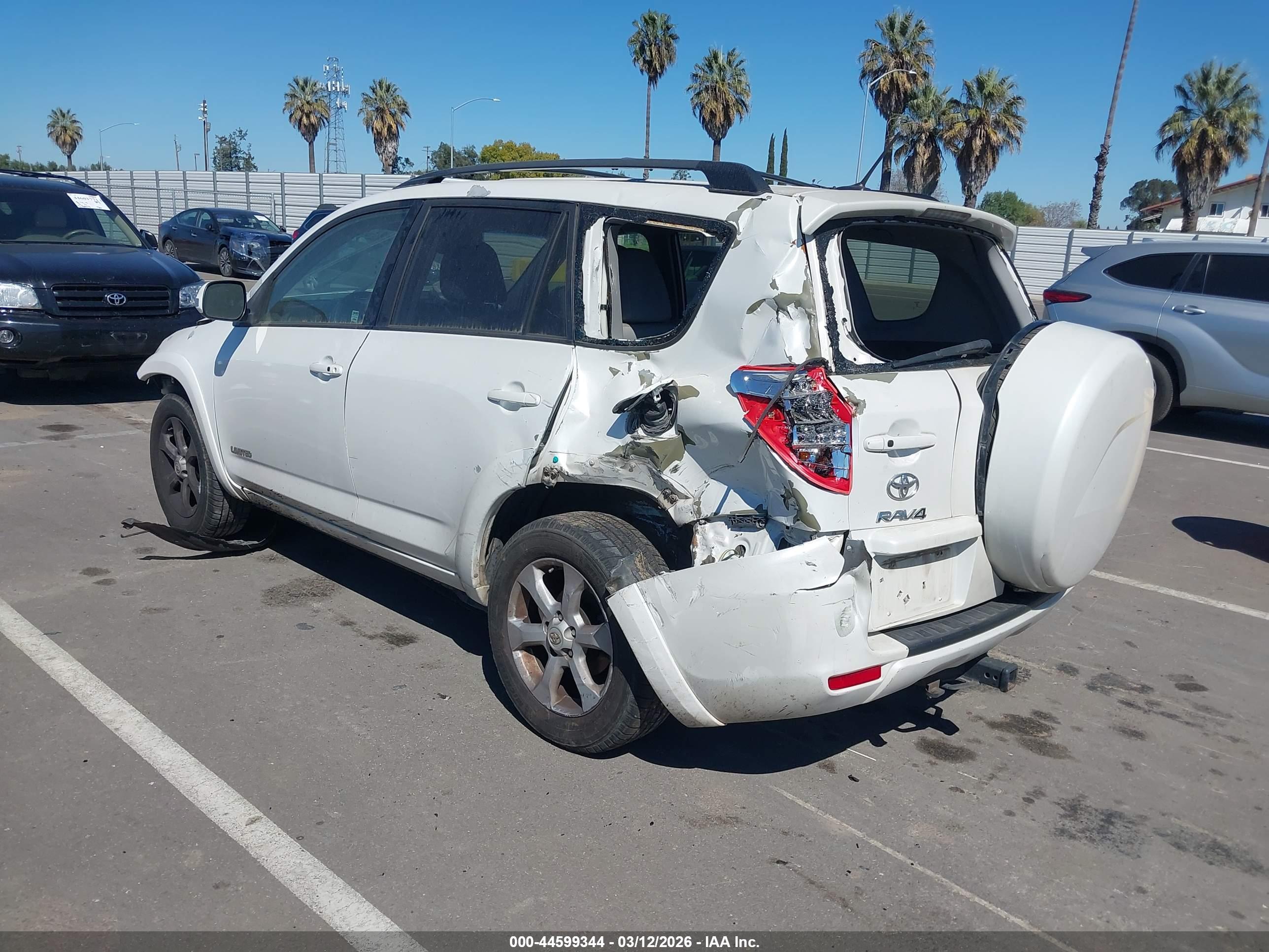 TOYOTA RAV4 image 3