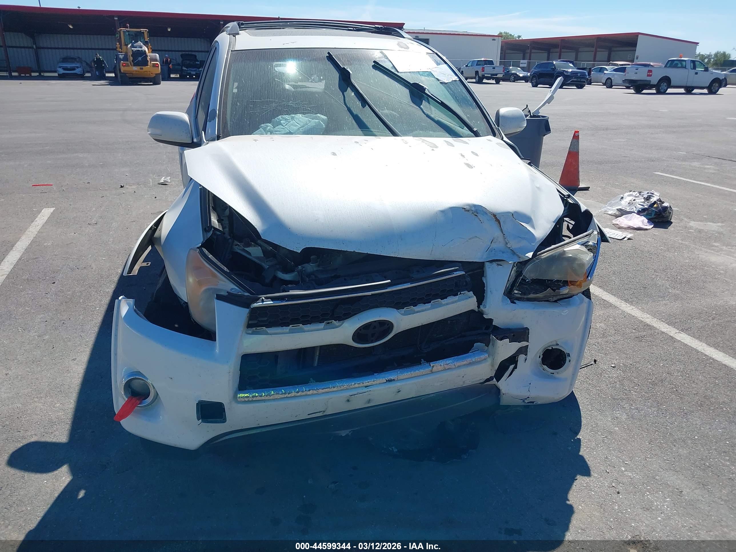 TOYOTA RAV4 image 6