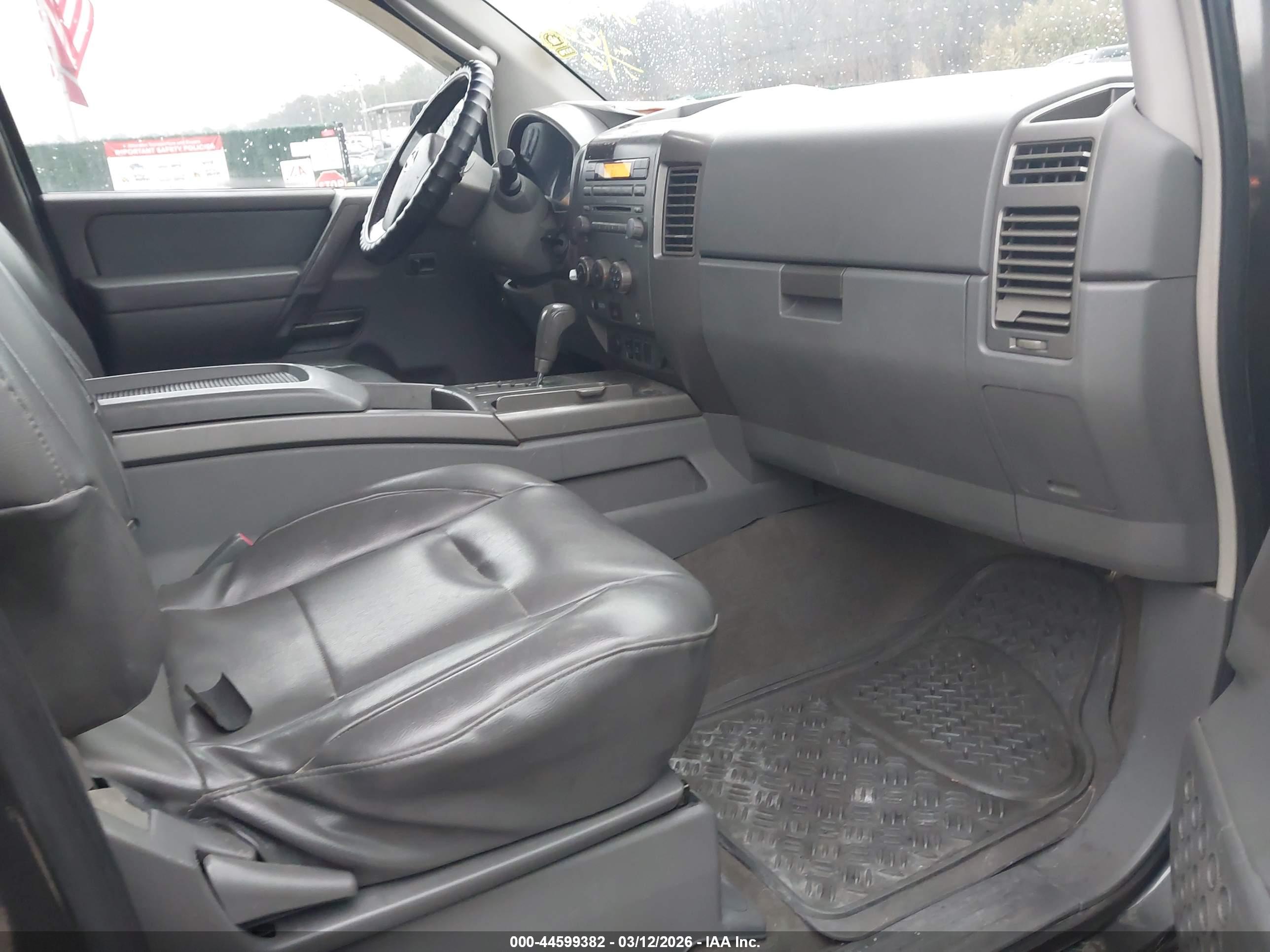 NISSAN TITAN image 5
