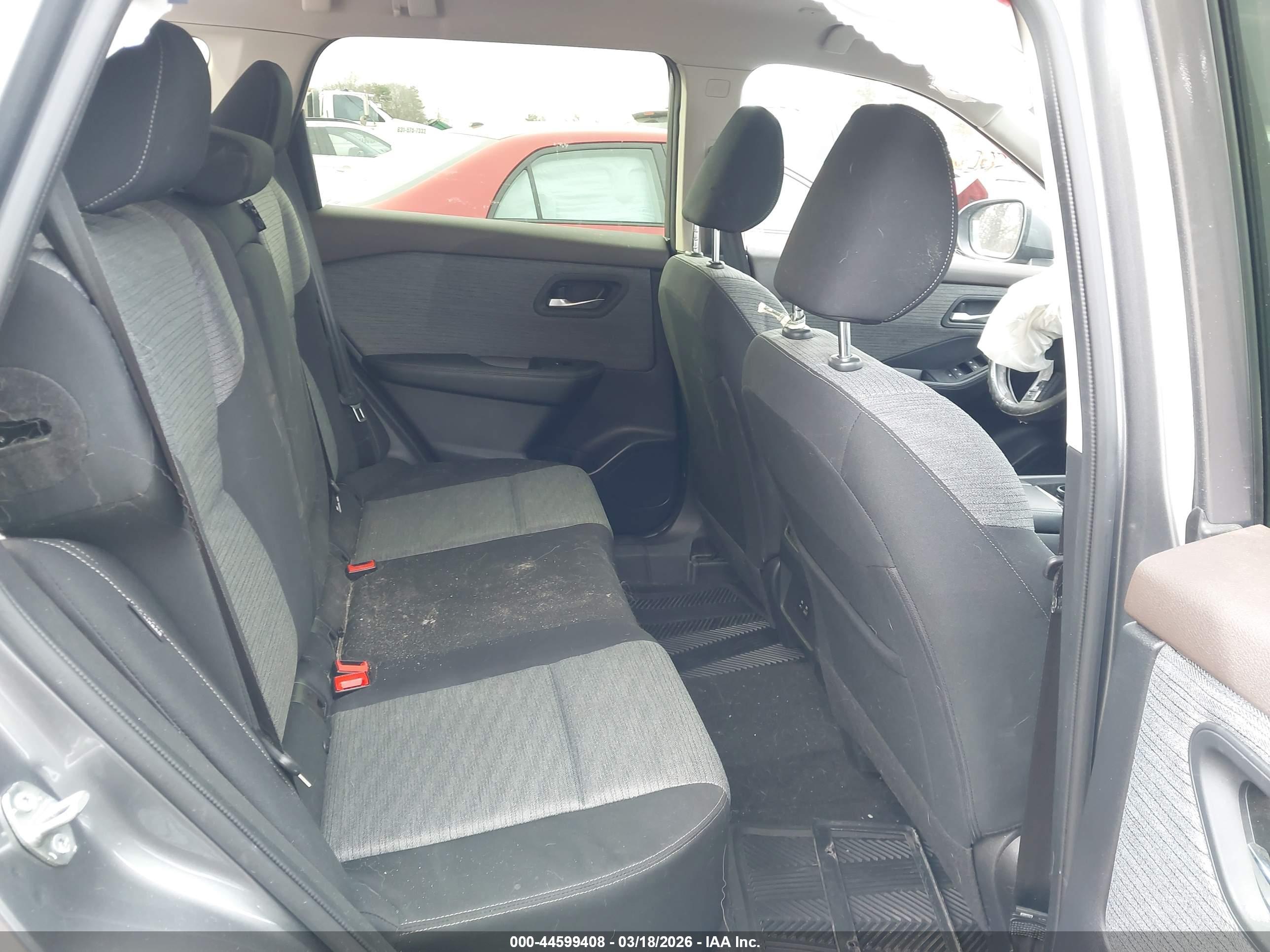 NISSAN ROGUE image 8