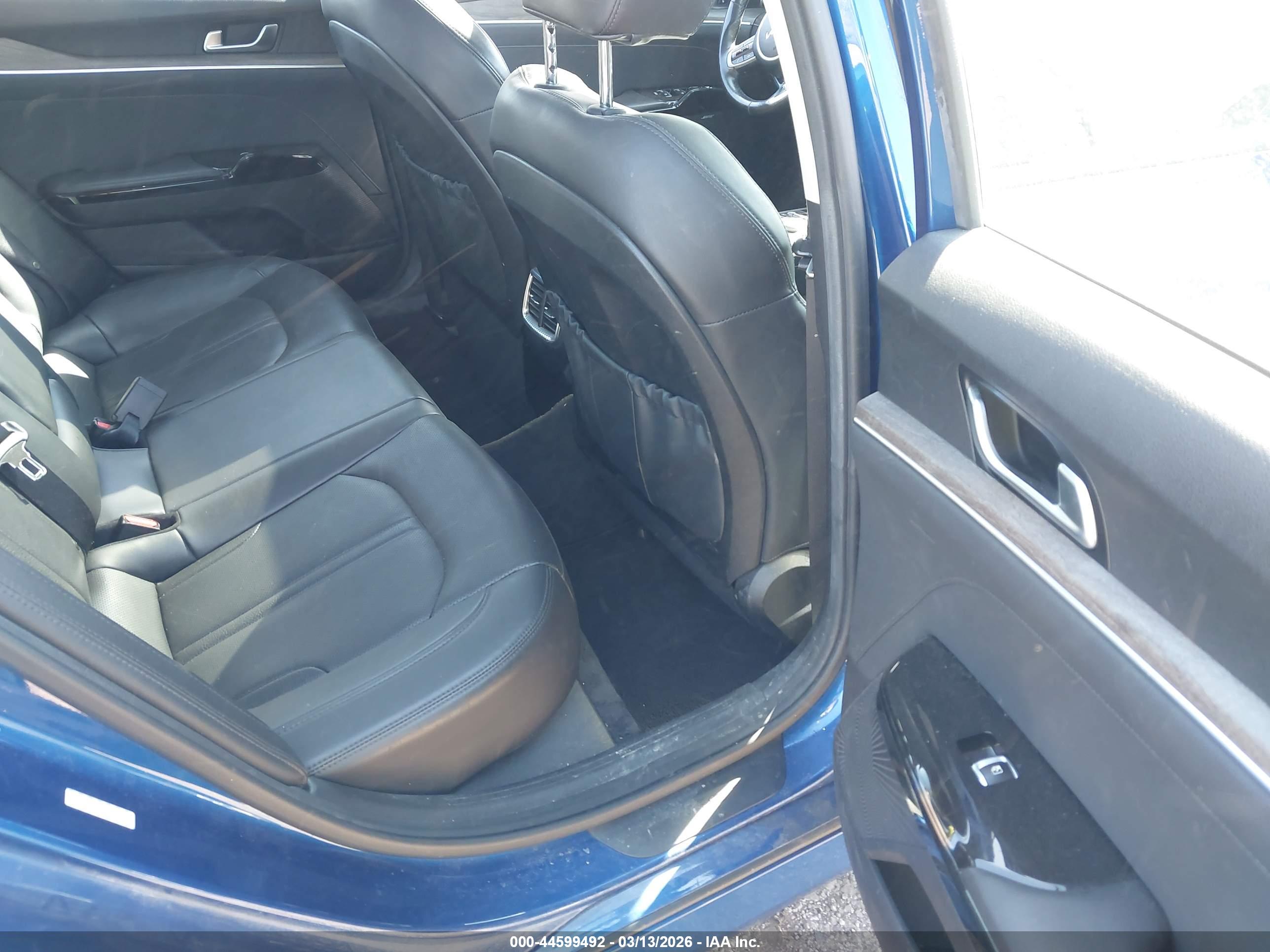 KIA K5 image 8