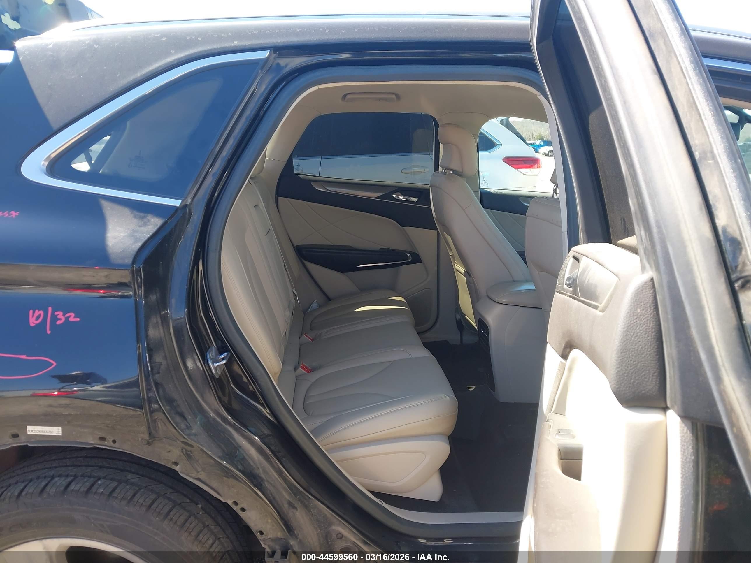 LINCOLN MKC image 8