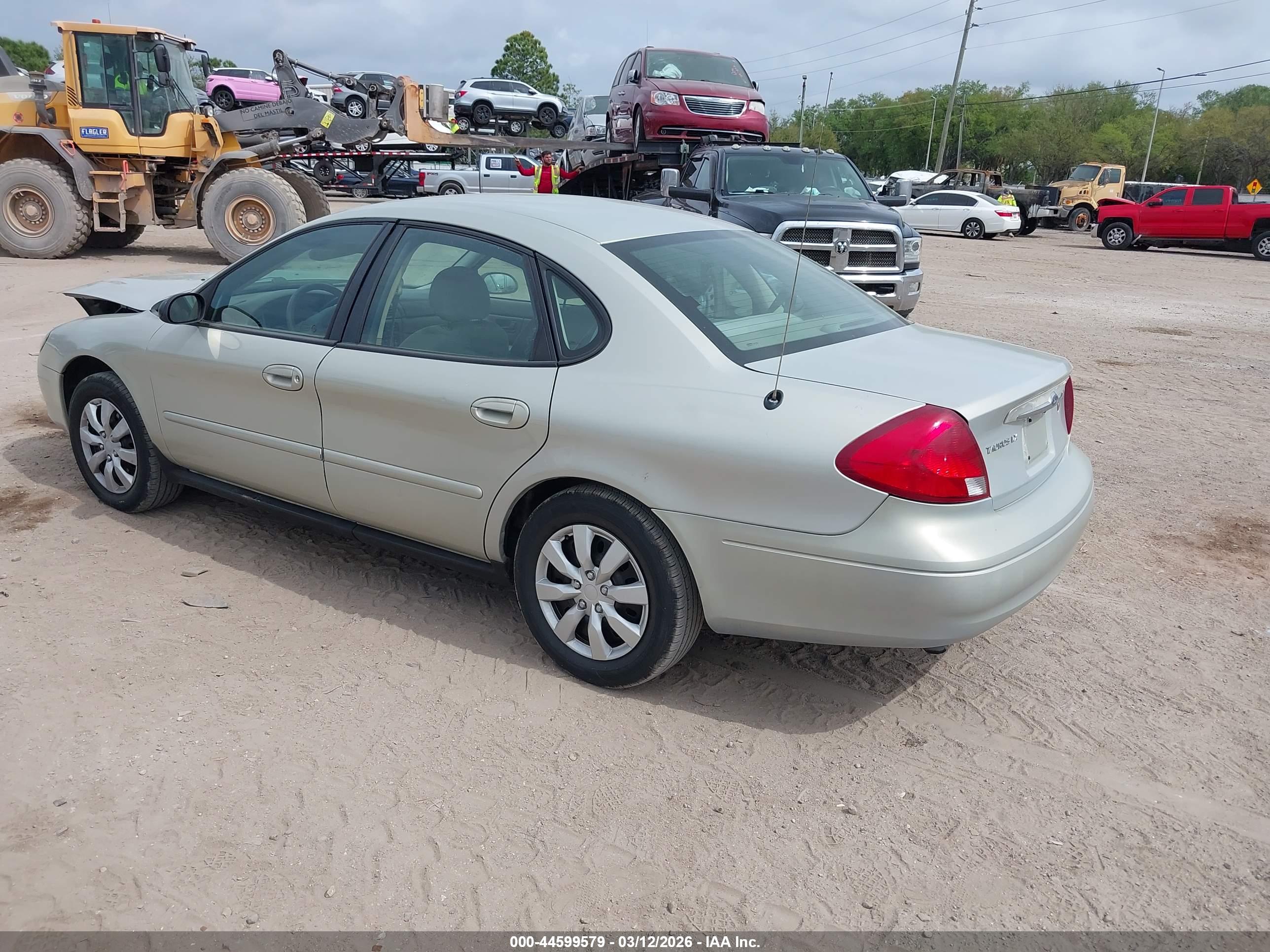 FORD TAURUS image 3
