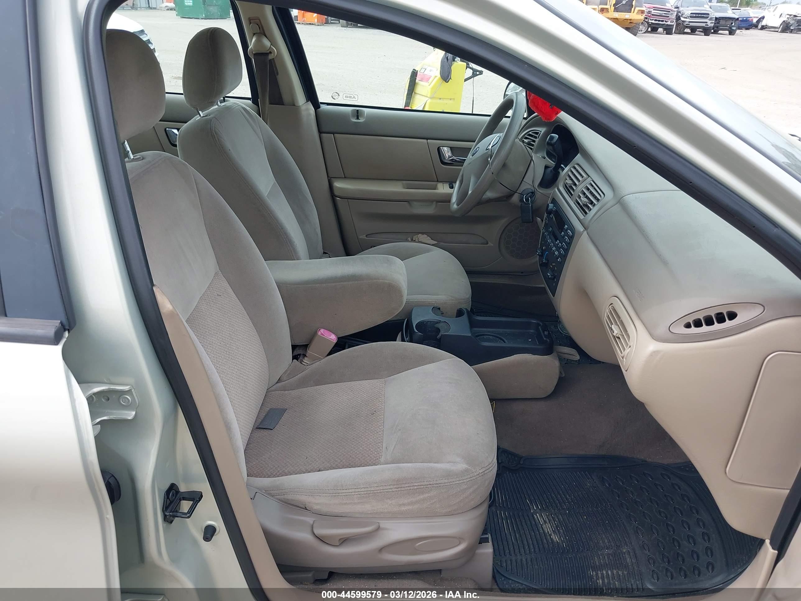 FORD TAURUS image 5