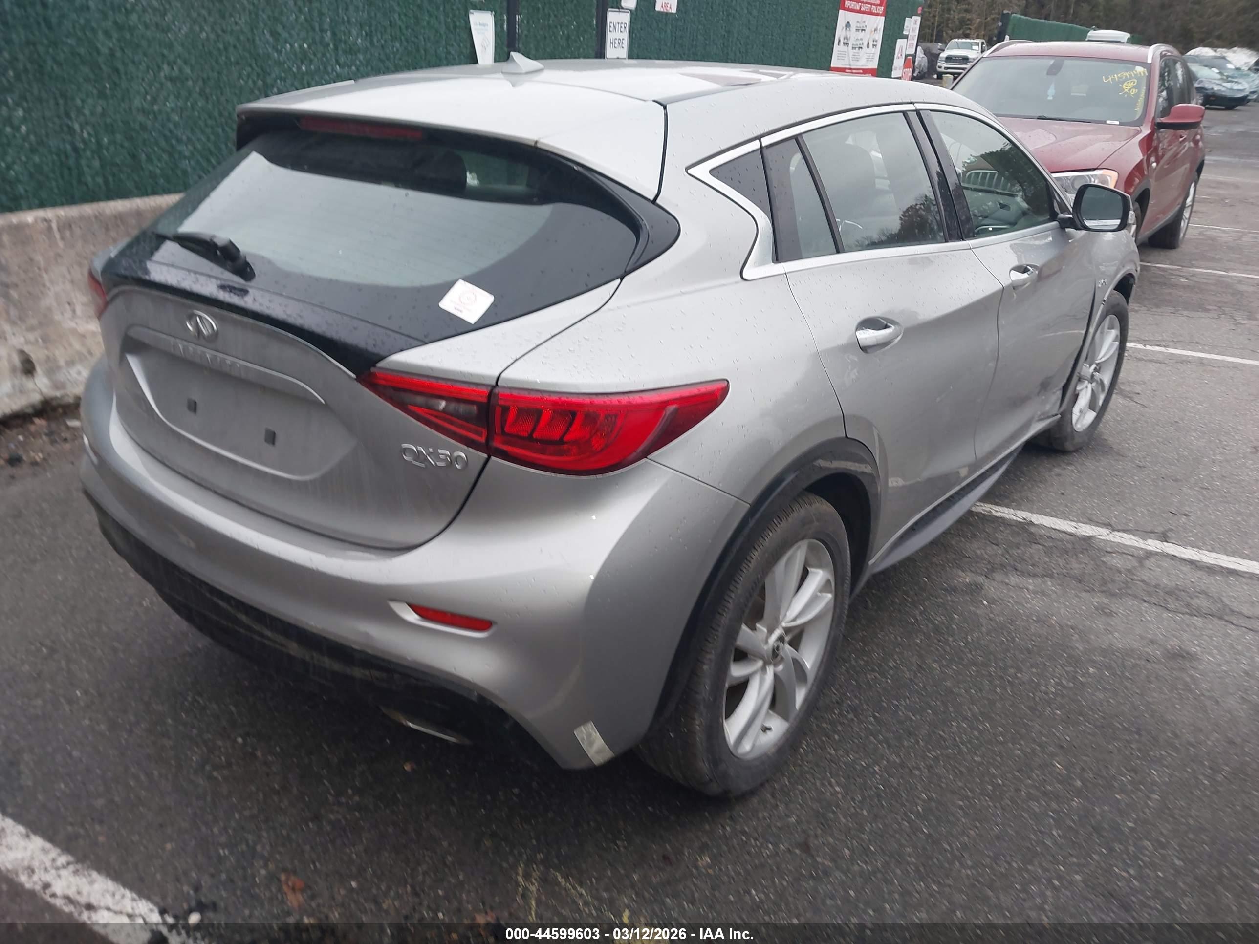INFINITI QX30 image 4