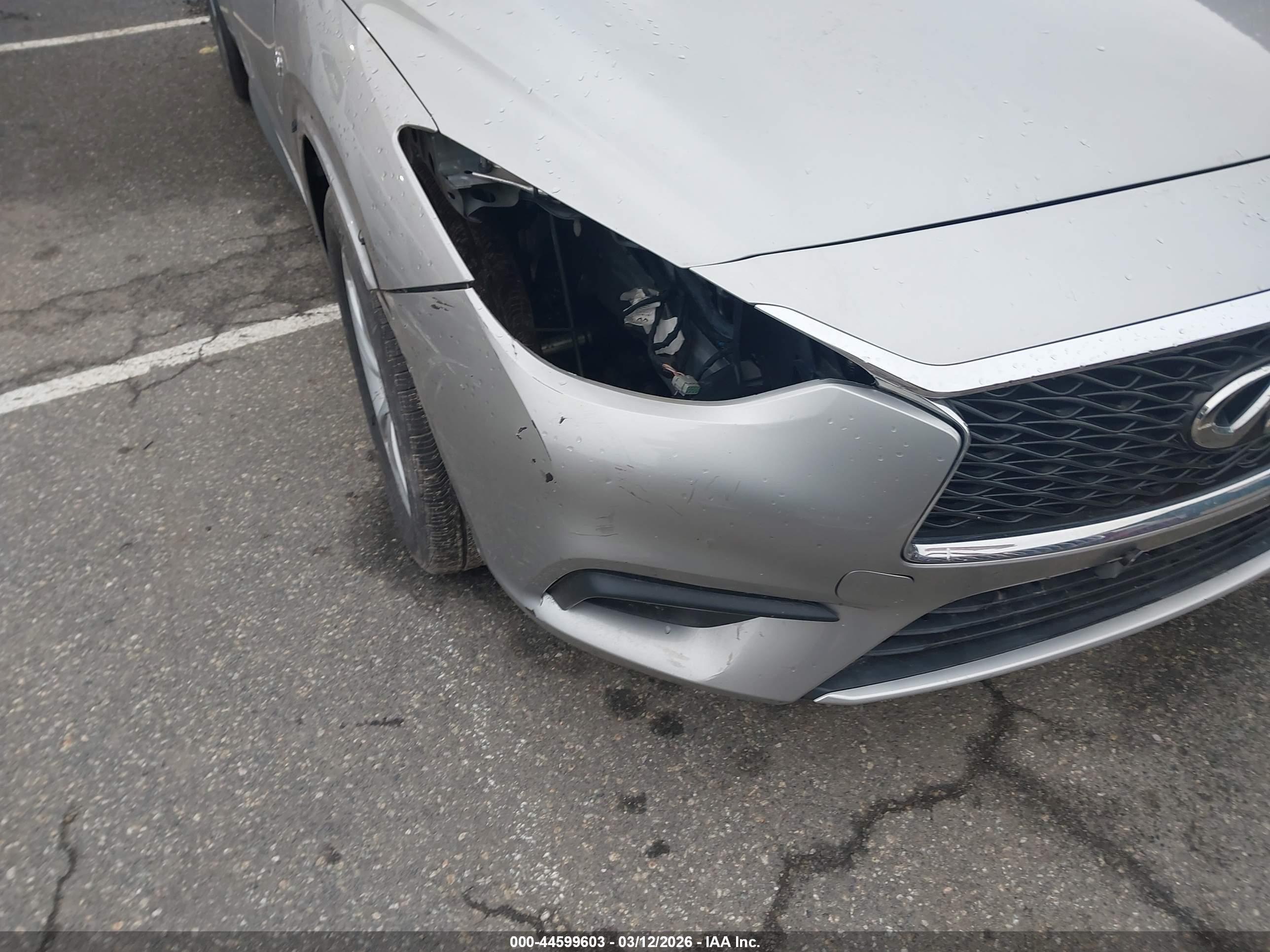 INFINITI QX30 image 6