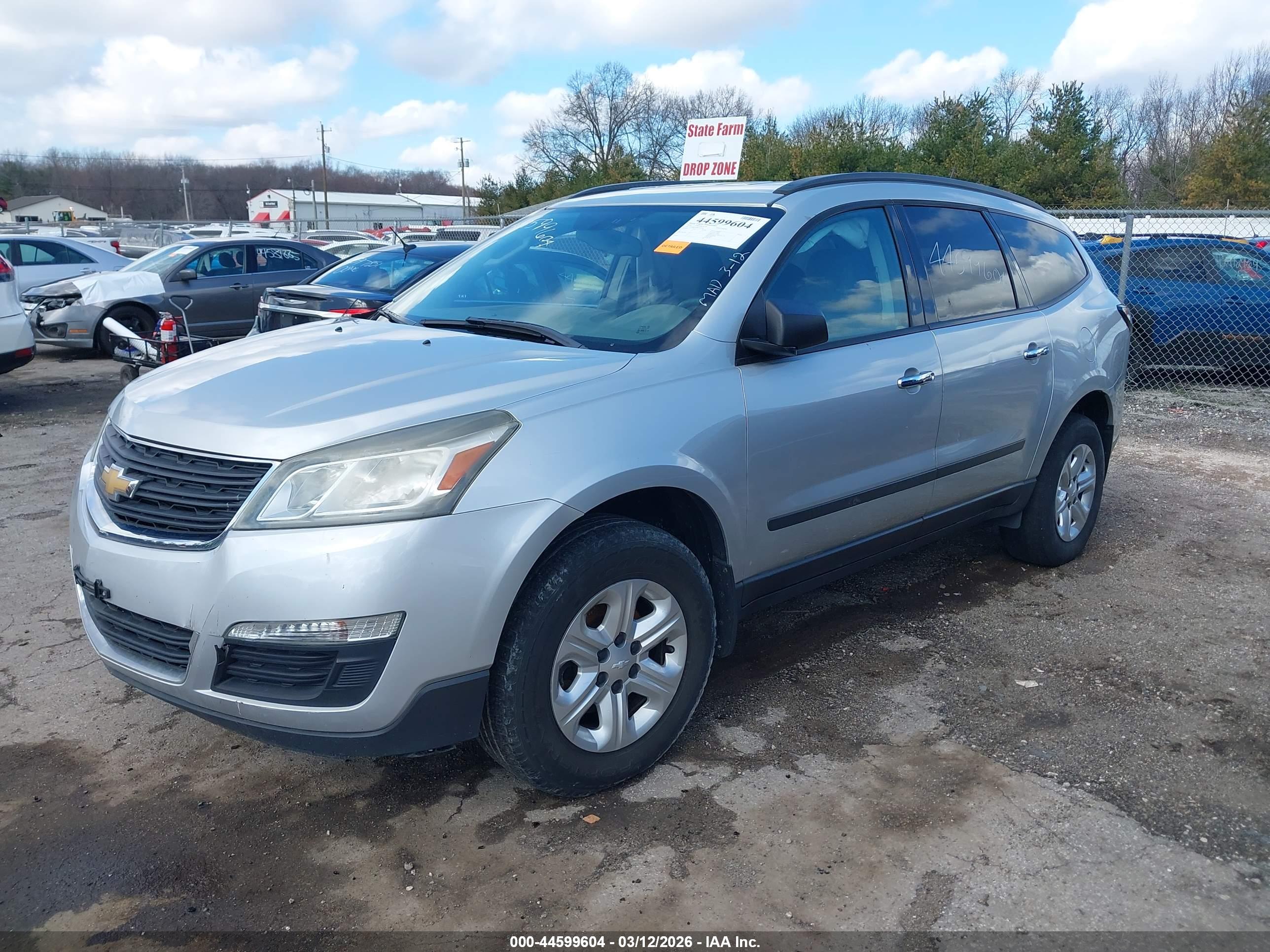 CHEVROLET TRAVERSE image 2