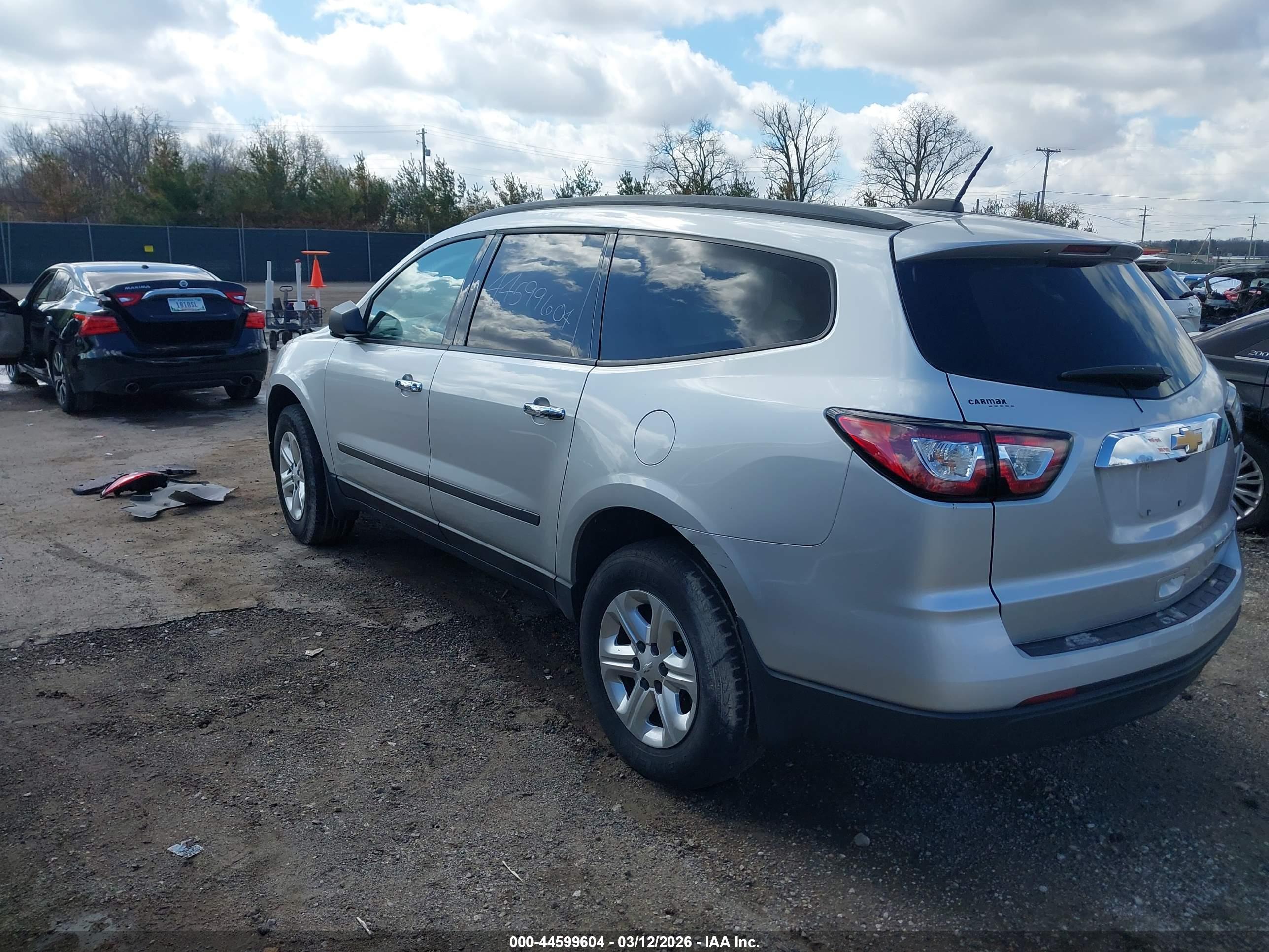 CHEVROLET TRAVERSE image 3