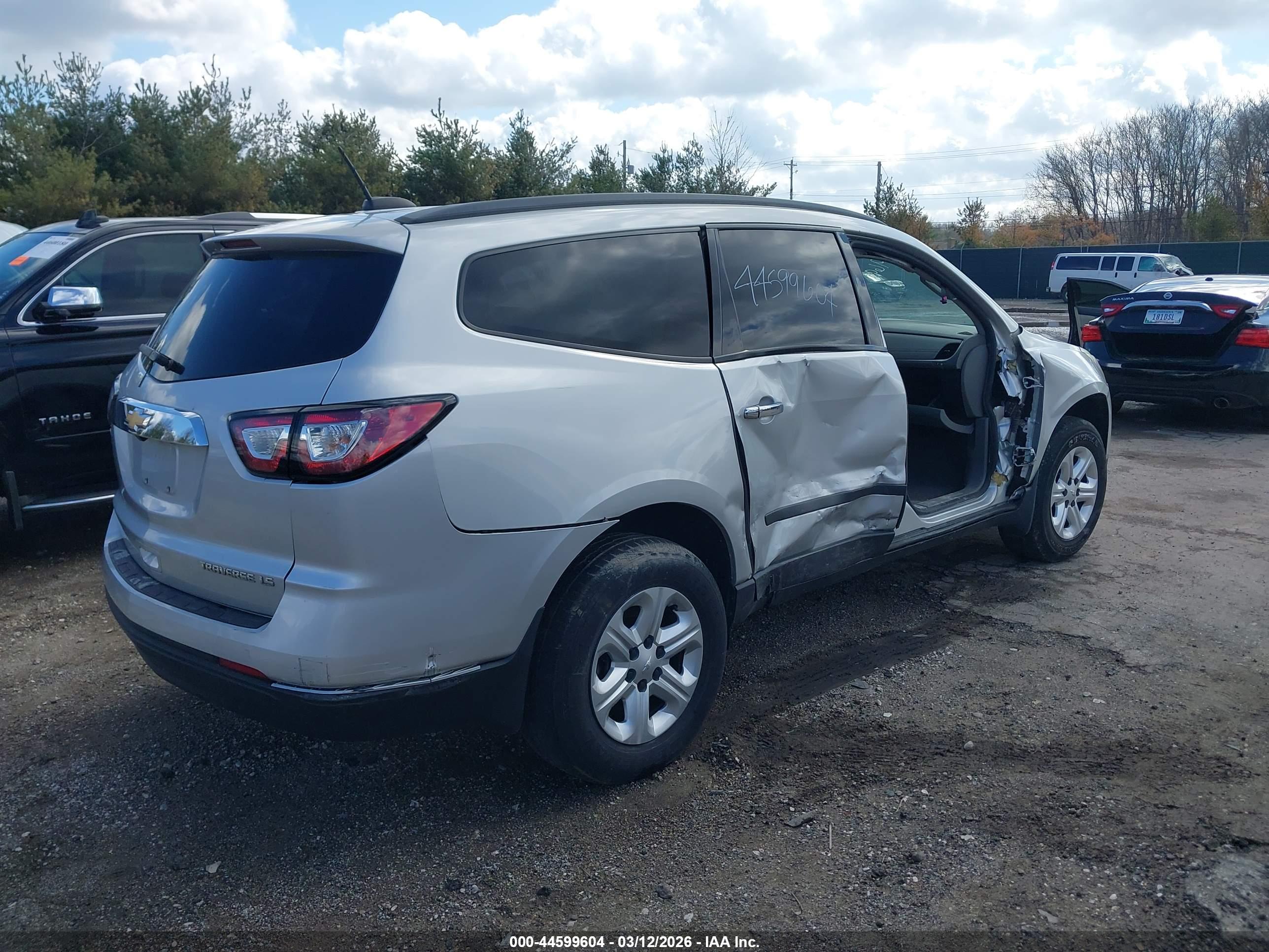 CHEVROLET TRAVERSE image 4