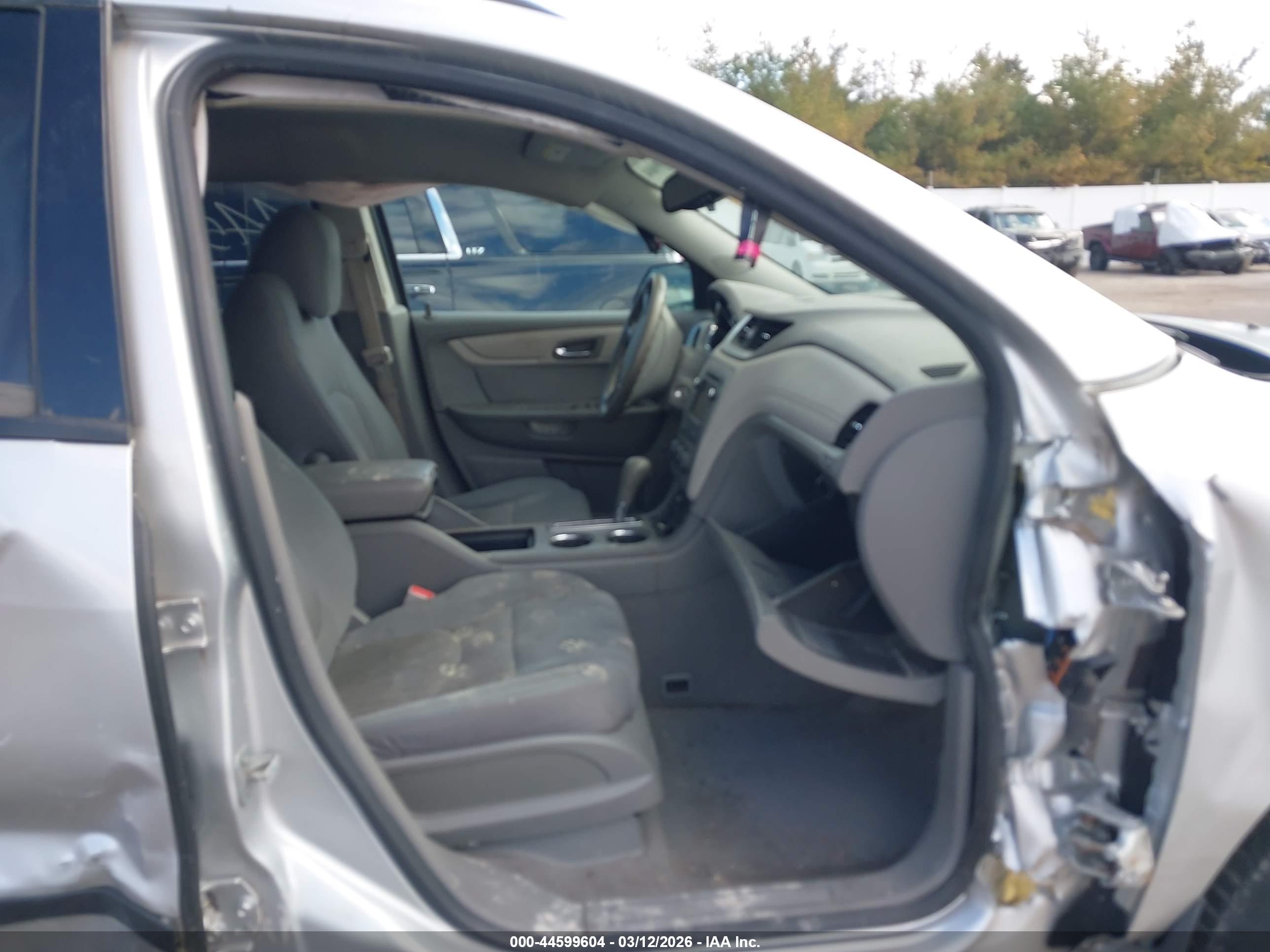 CHEVROLET TRAVERSE image 5