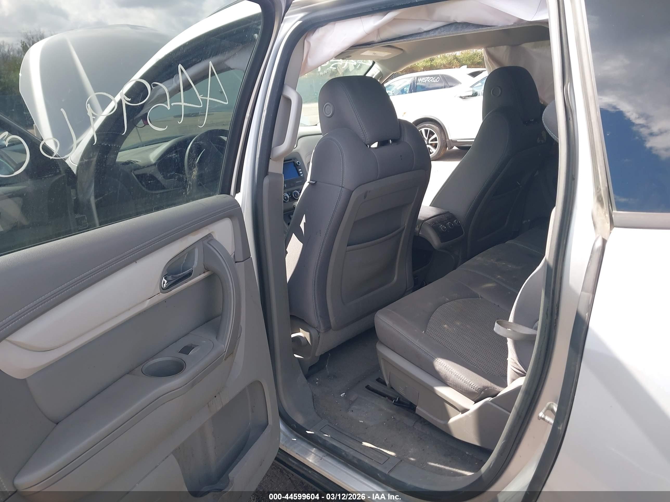 CHEVROLET TRAVERSE image 8