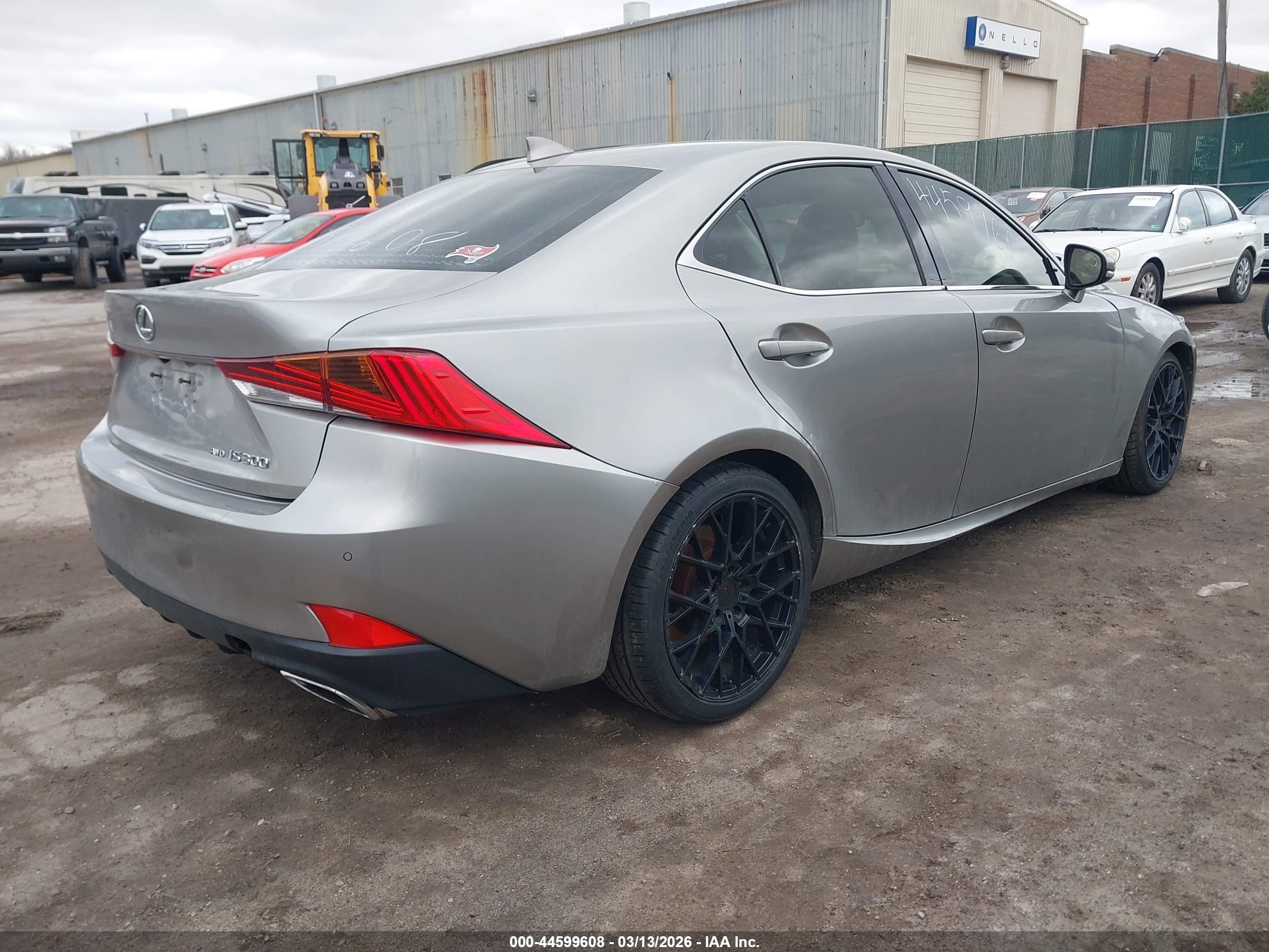LEXUS IS image 4