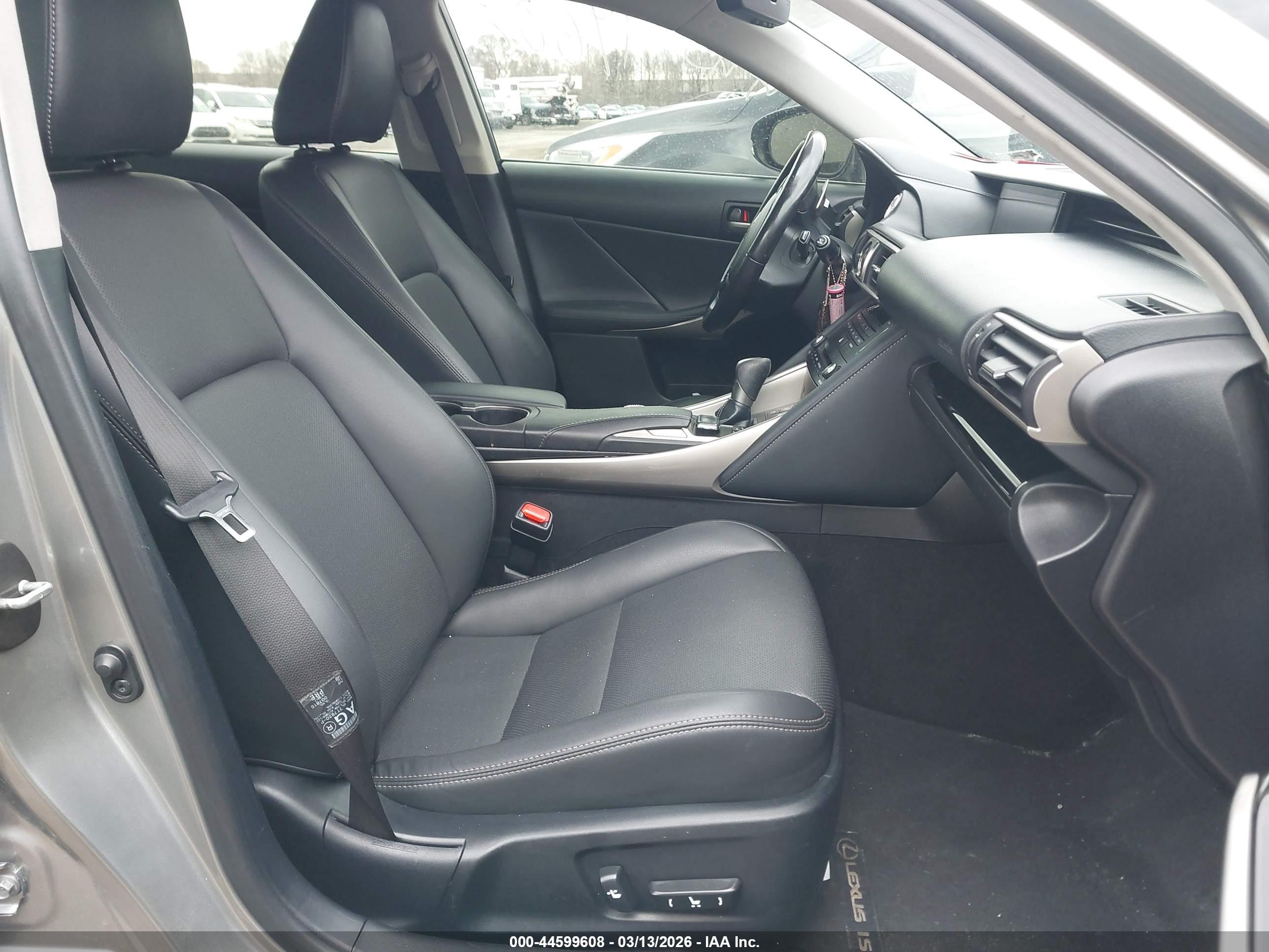 LEXUS IS image 5