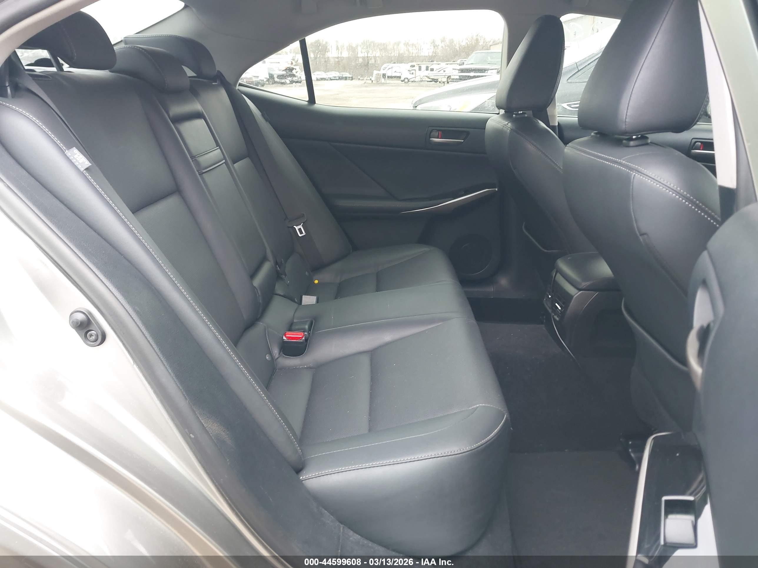 LEXUS IS image 8