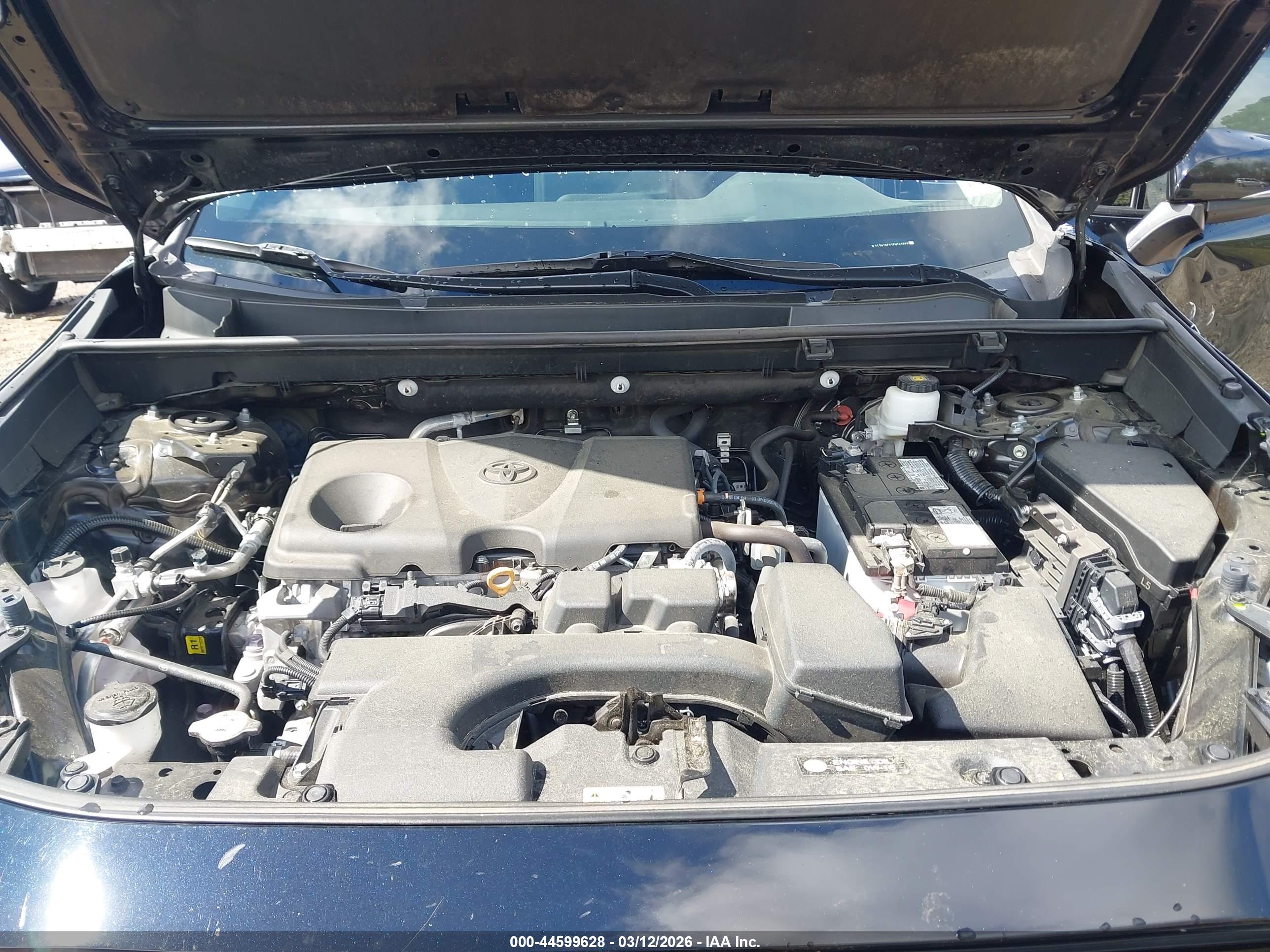 TOYOTA RAV4 image 10