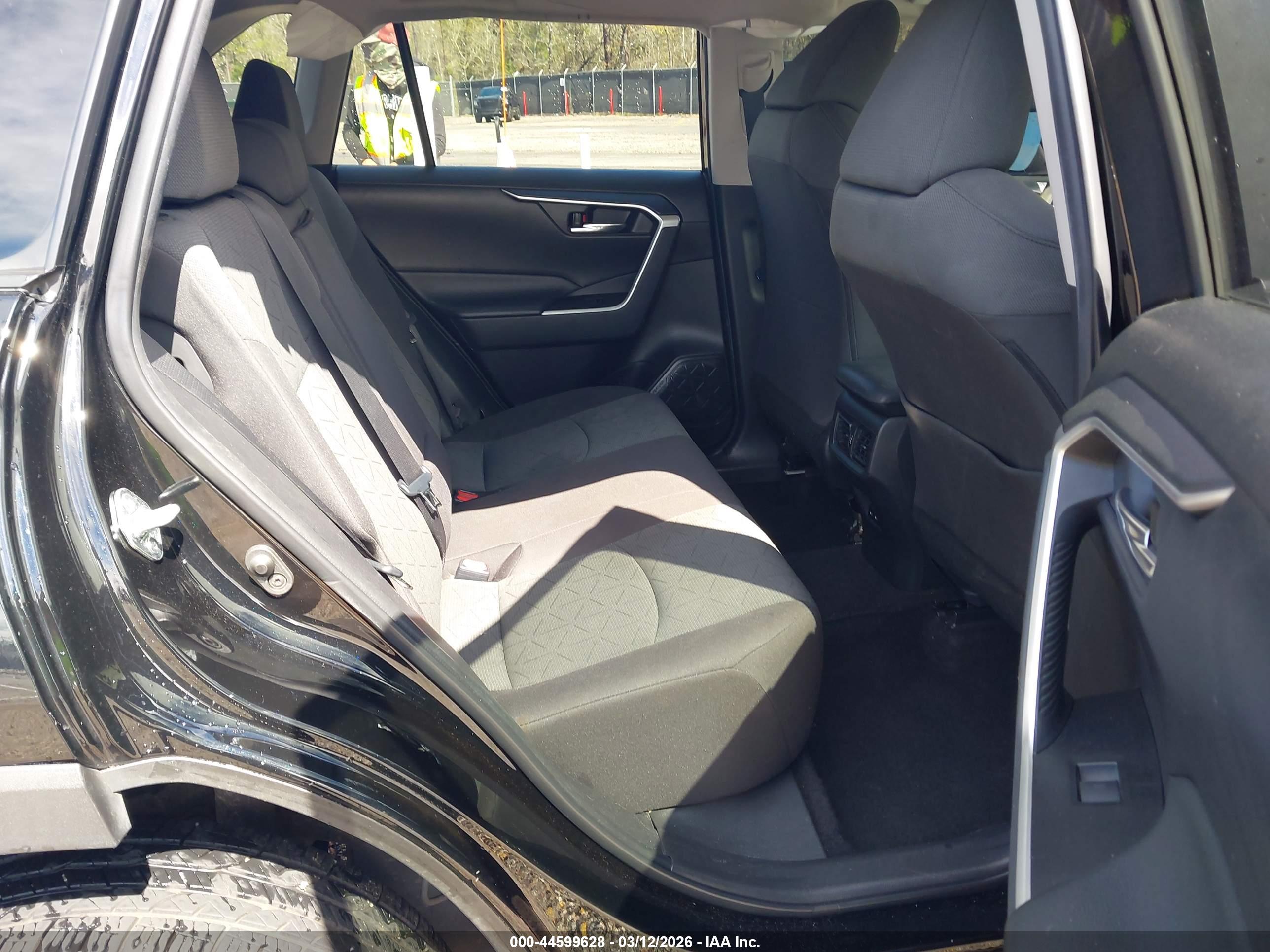 TOYOTA RAV4 image 8