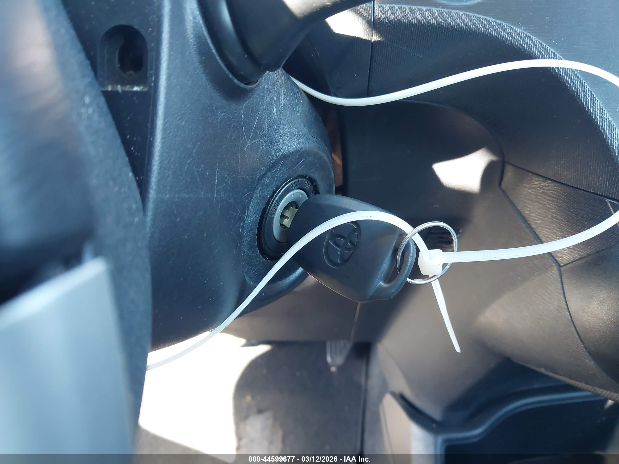 TOYOTA PRIUS image 11