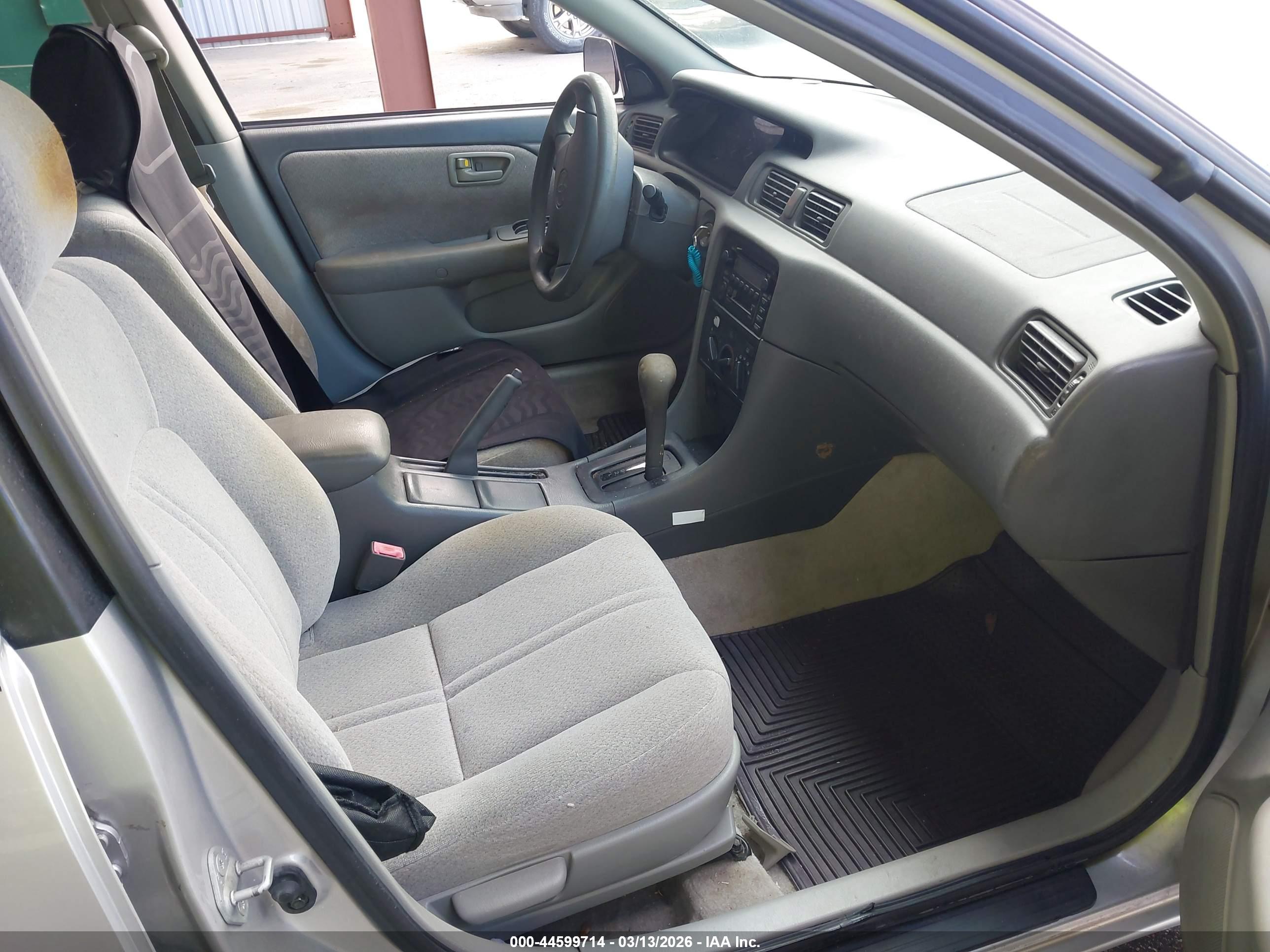 TOYOTA CAMRY image 5
