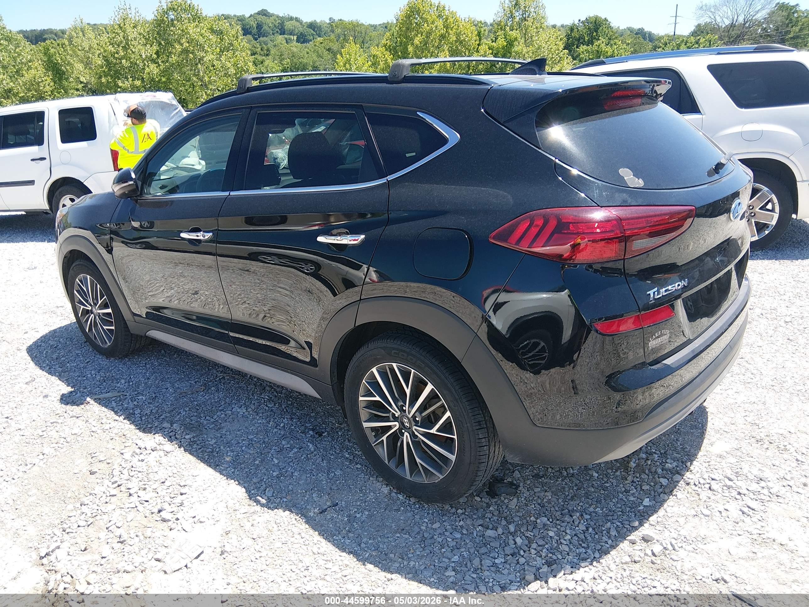 HYUNDAI TUCSON image 3