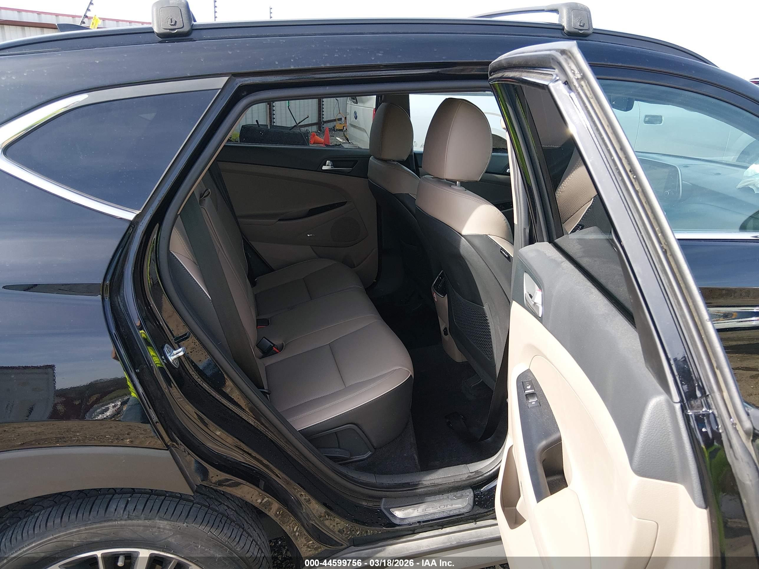 HYUNDAI TUCSON image 8