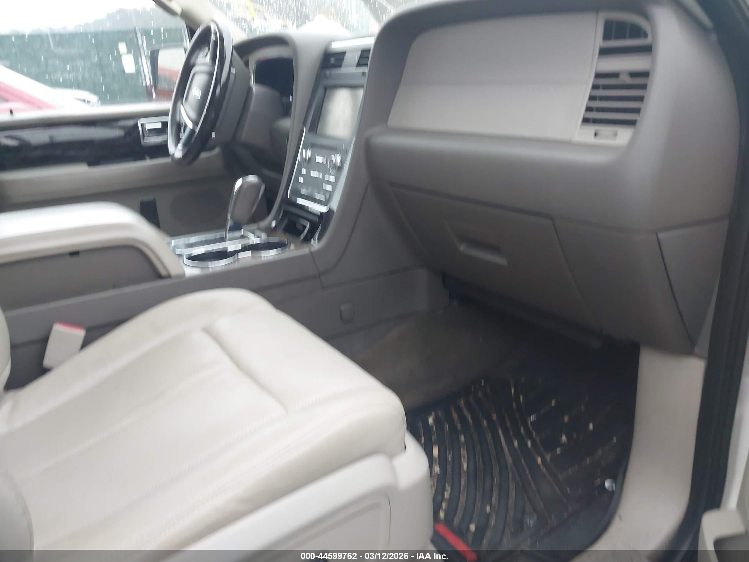LINCOLN NAVIGATOR image 5