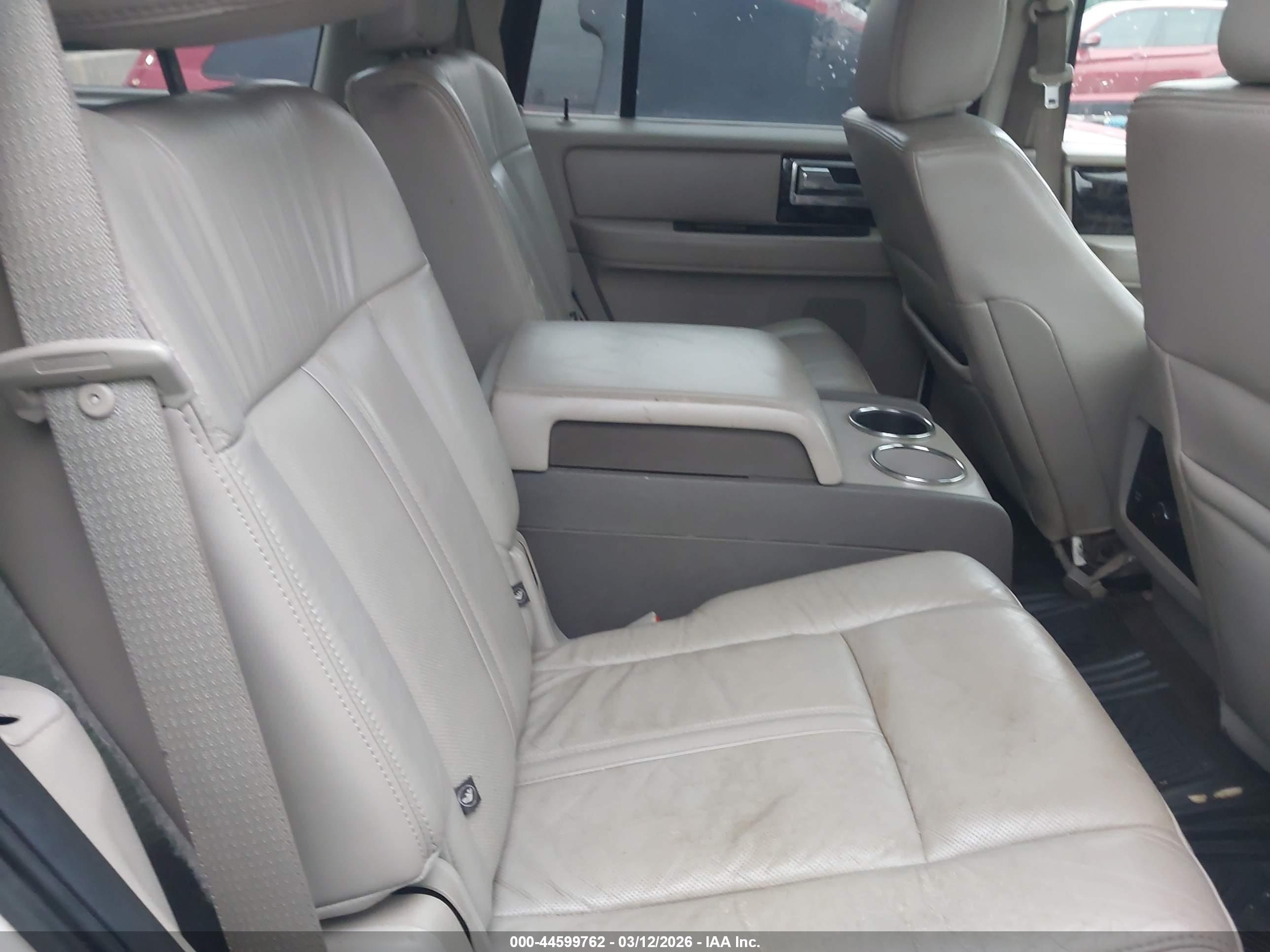 LINCOLN NAVIGATOR image 8