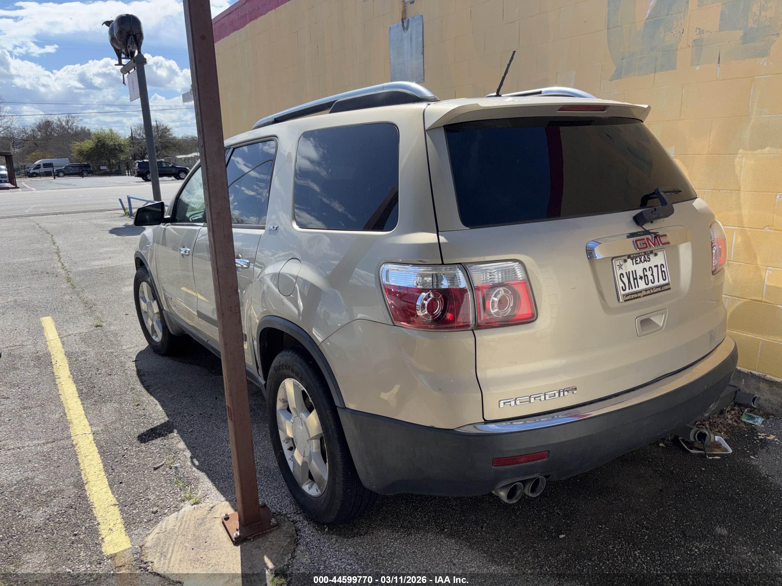 GMC ACADIA image 3