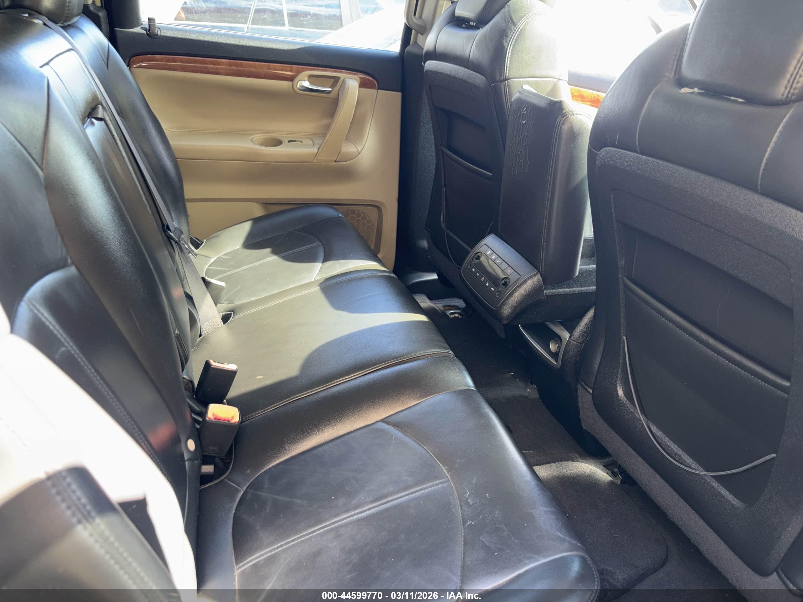 GMC ACADIA image 8
