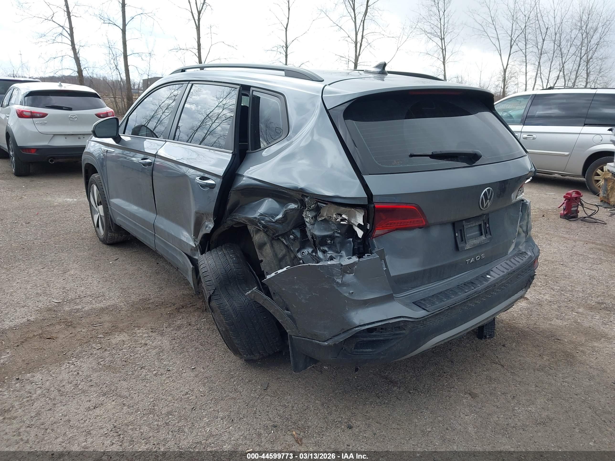 VOLKSWAGEN TAOS image 3