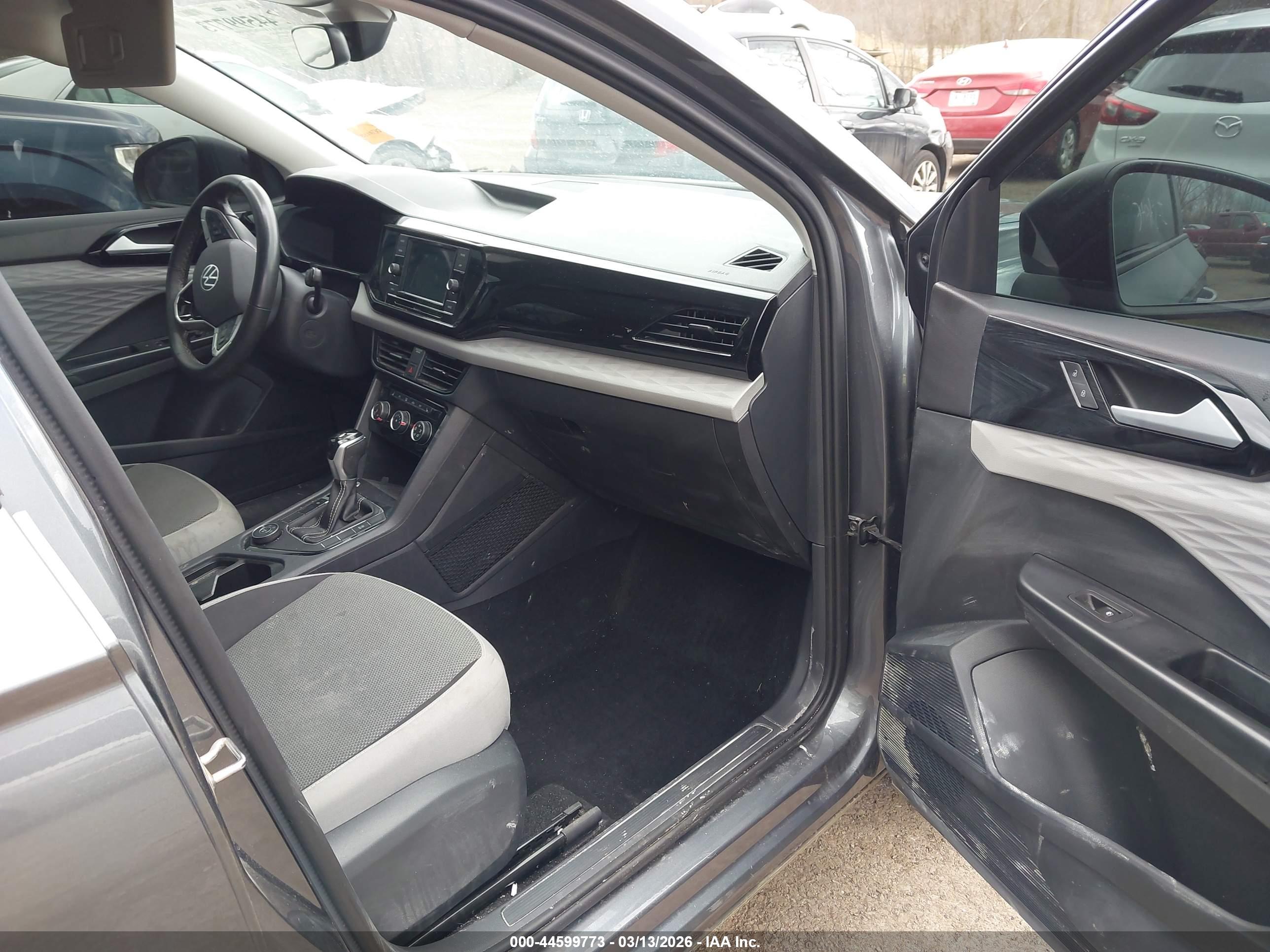 VOLKSWAGEN TAOS image 5