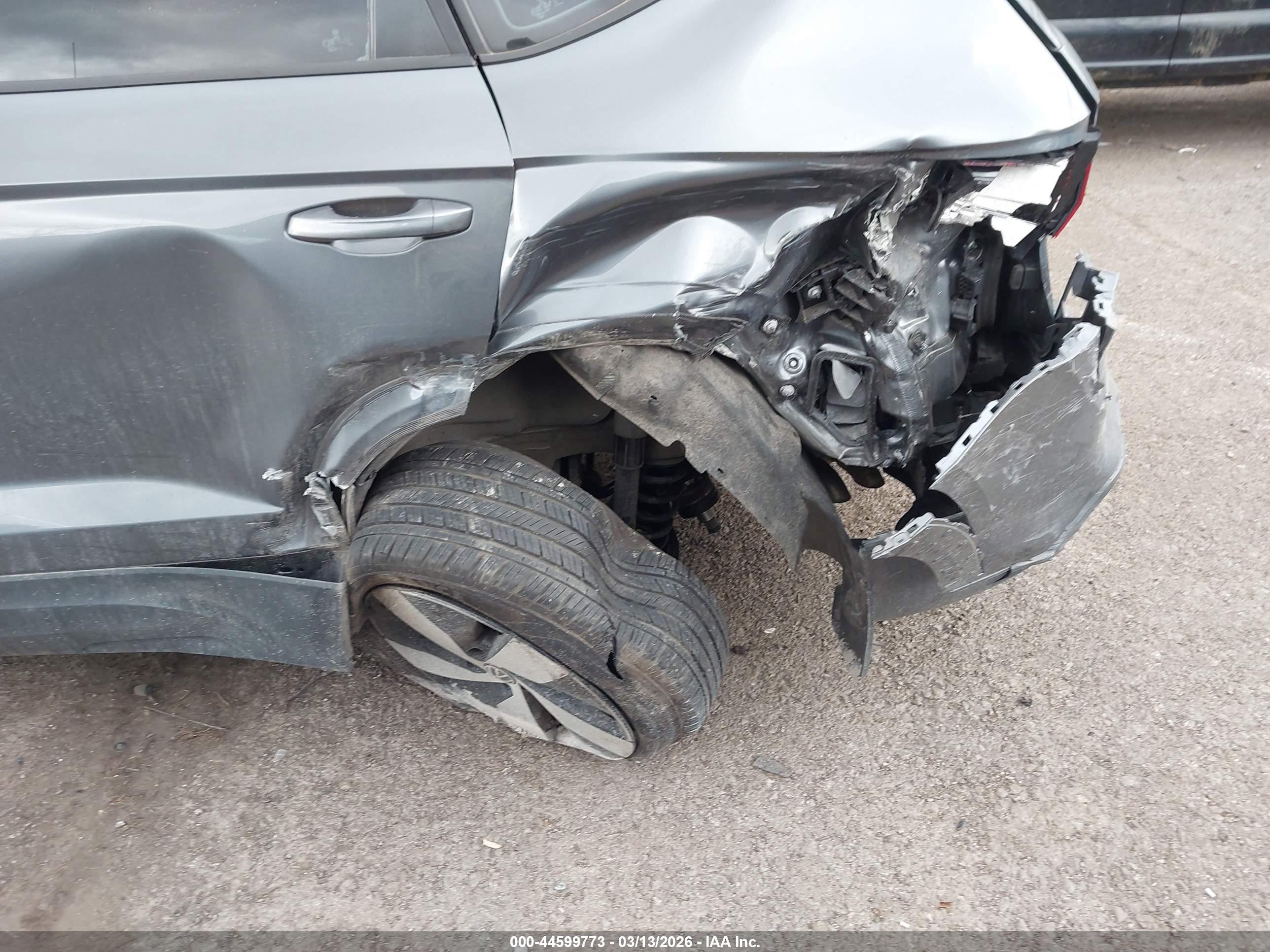 VOLKSWAGEN TAOS image 6