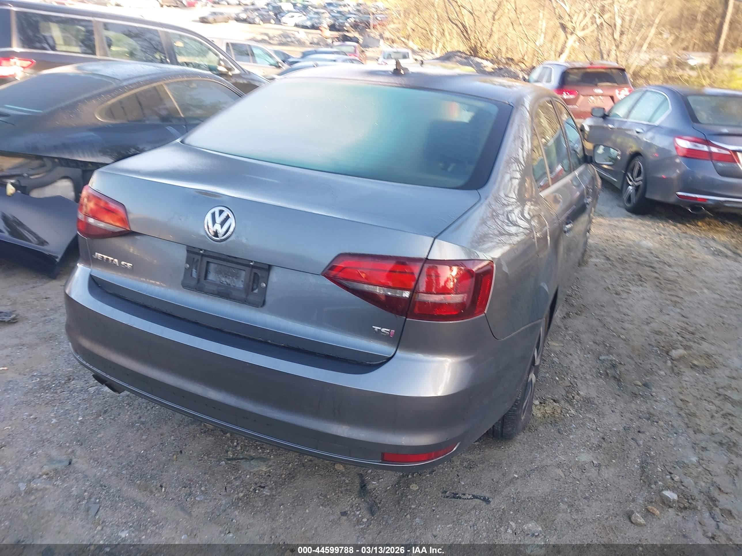 VOLKSWAGEN JETTA image 4