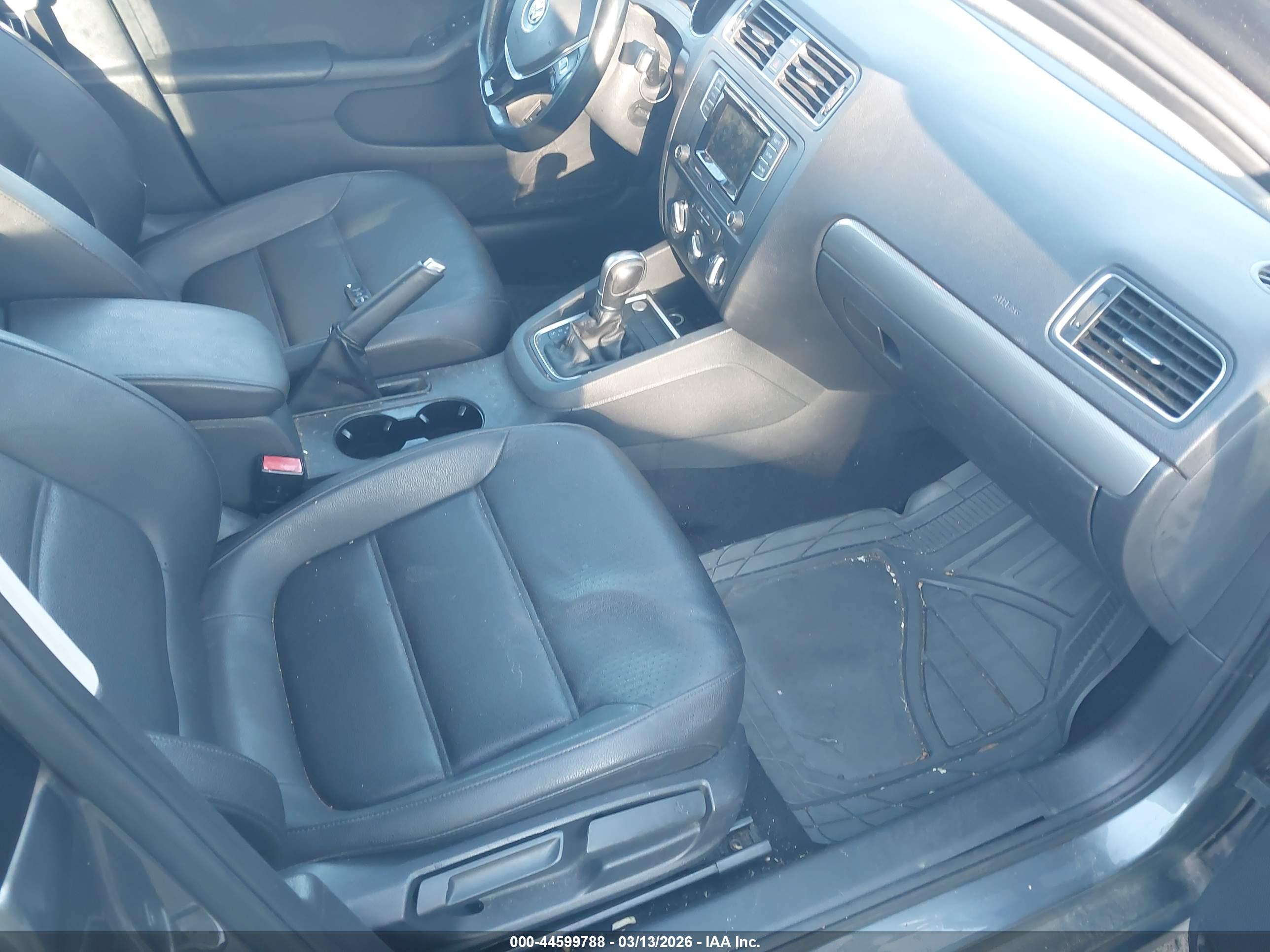 VOLKSWAGEN JETTA image 5