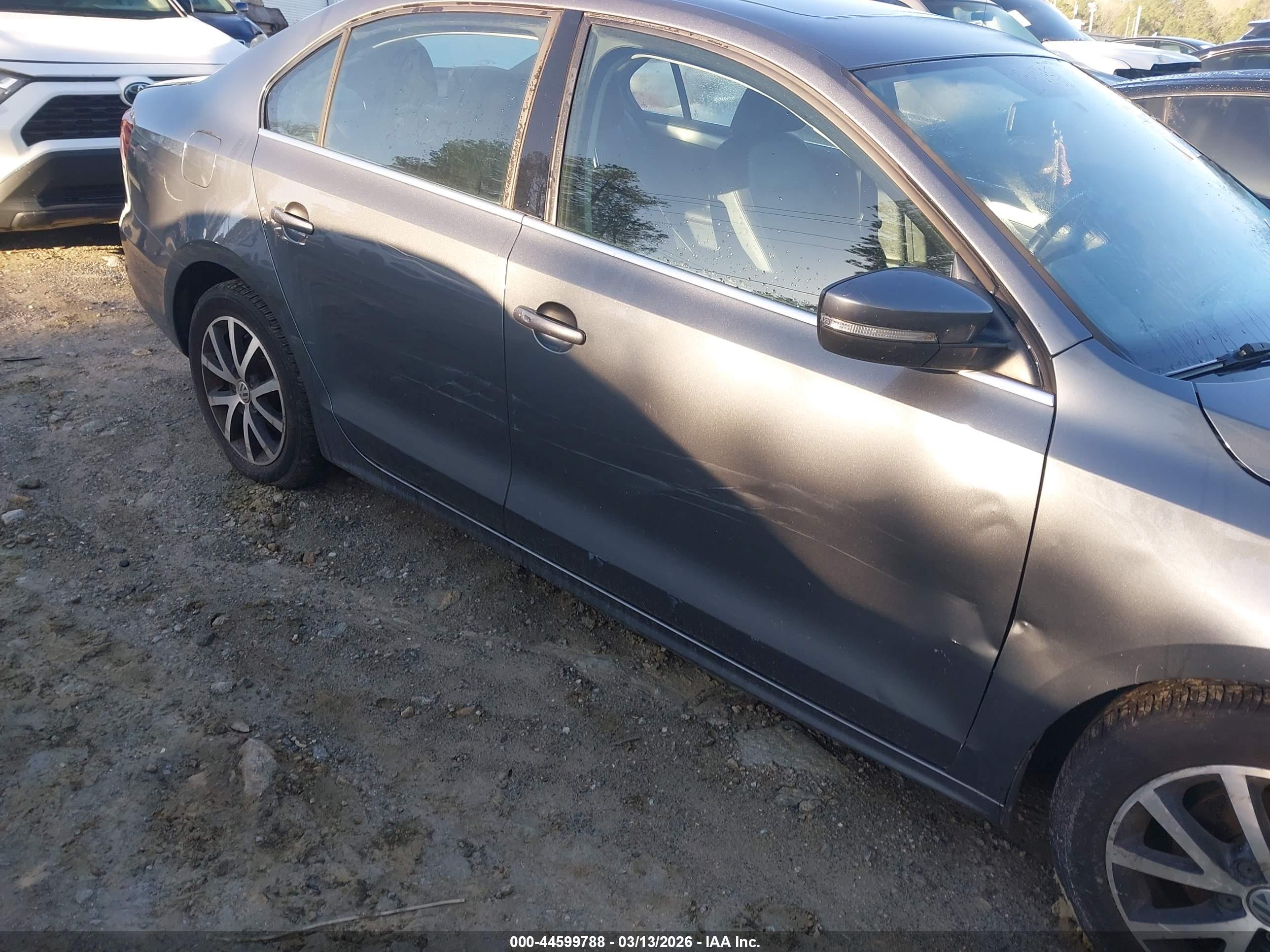 VOLKSWAGEN JETTA image 6