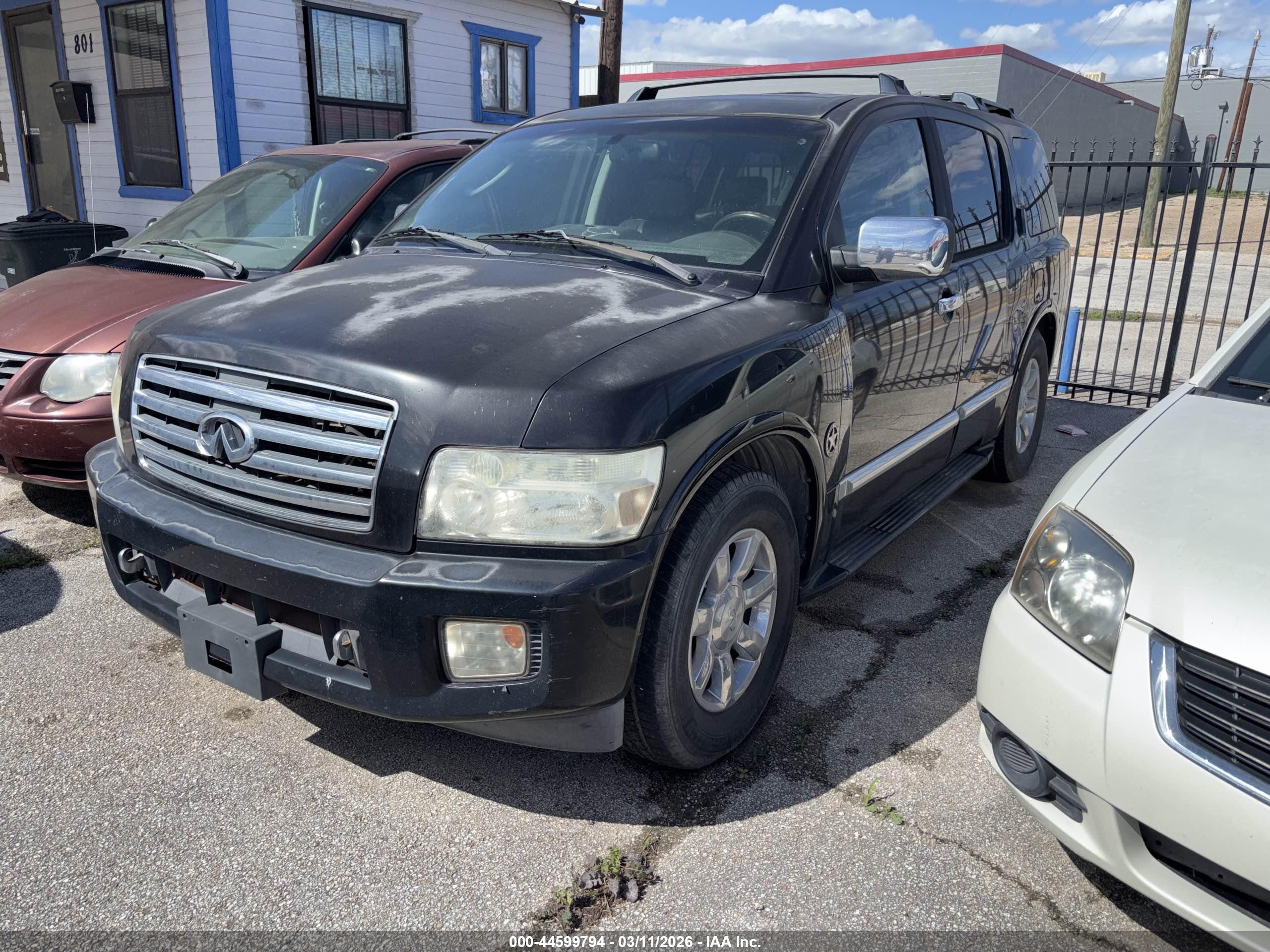 INFINITI QX56 image 2